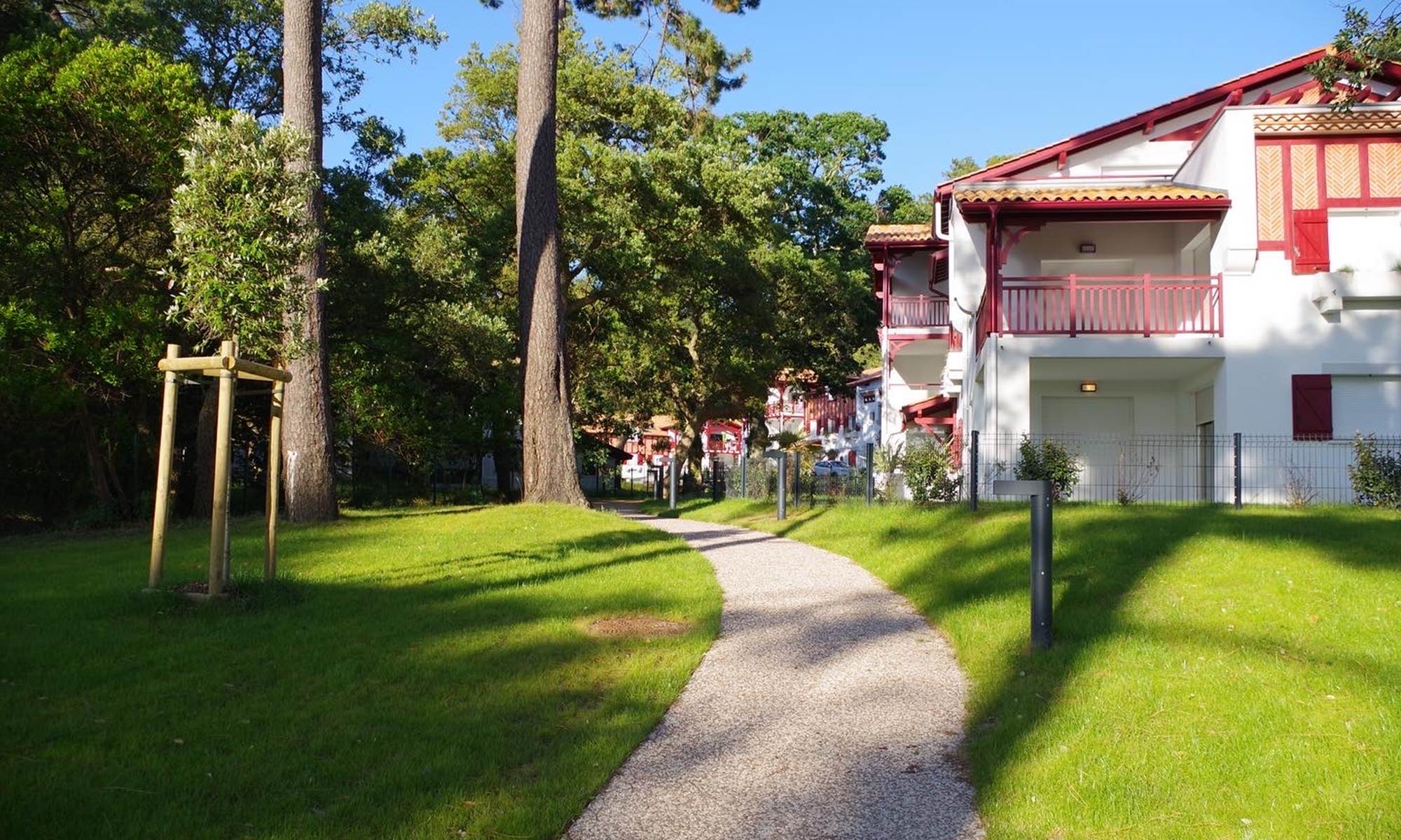 Les allées de la résidence-galerie