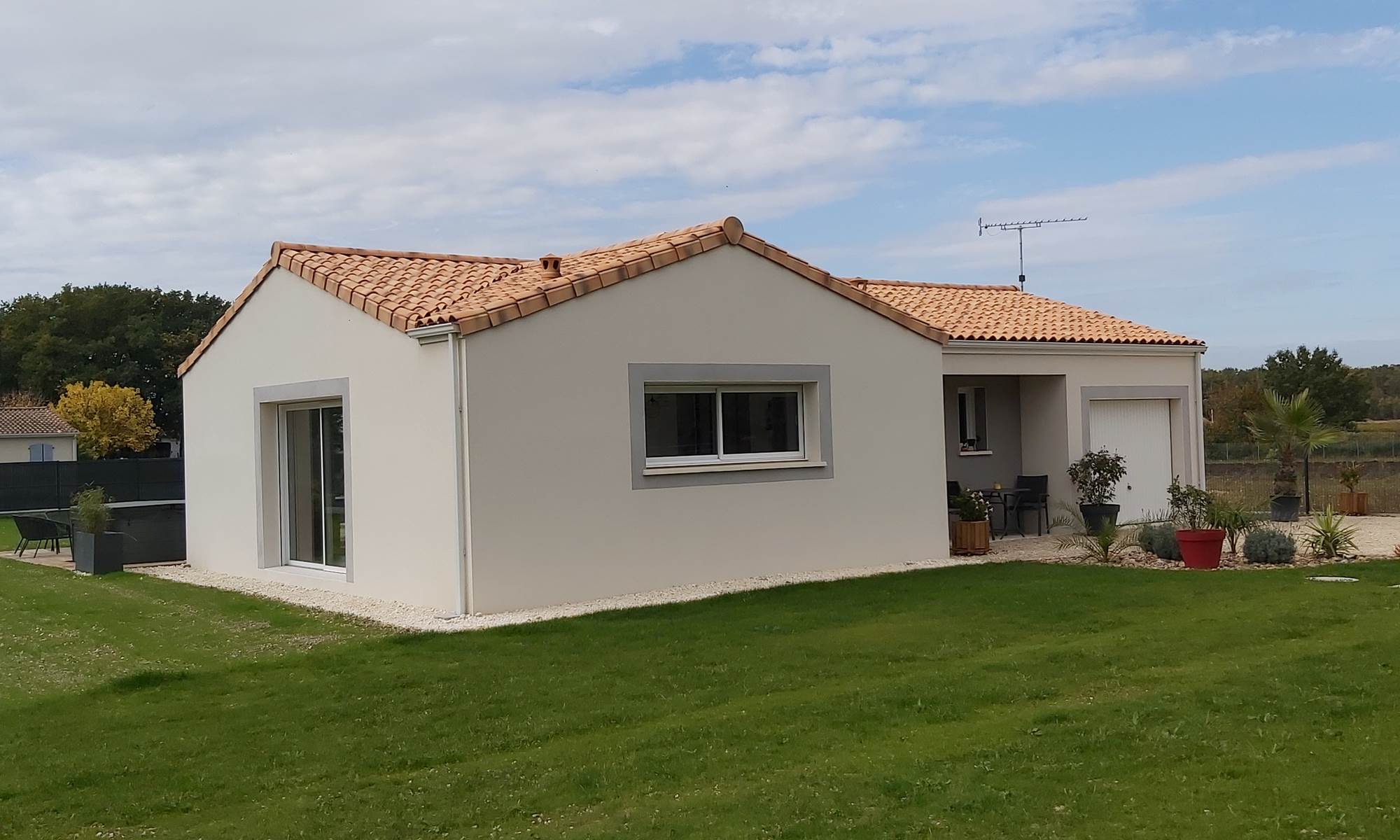 grande maison et jardin clôturé et spacieux-galerie