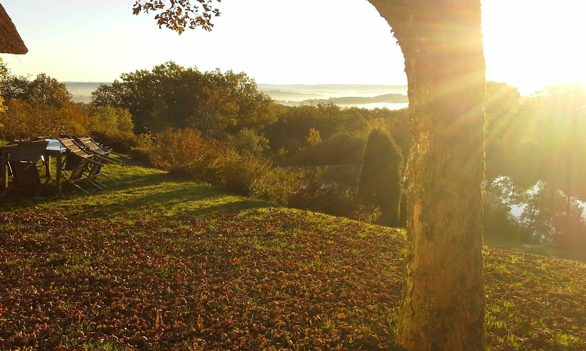 Les bois de Saint-Auvent, terrasse au coucher du soleil-galerie