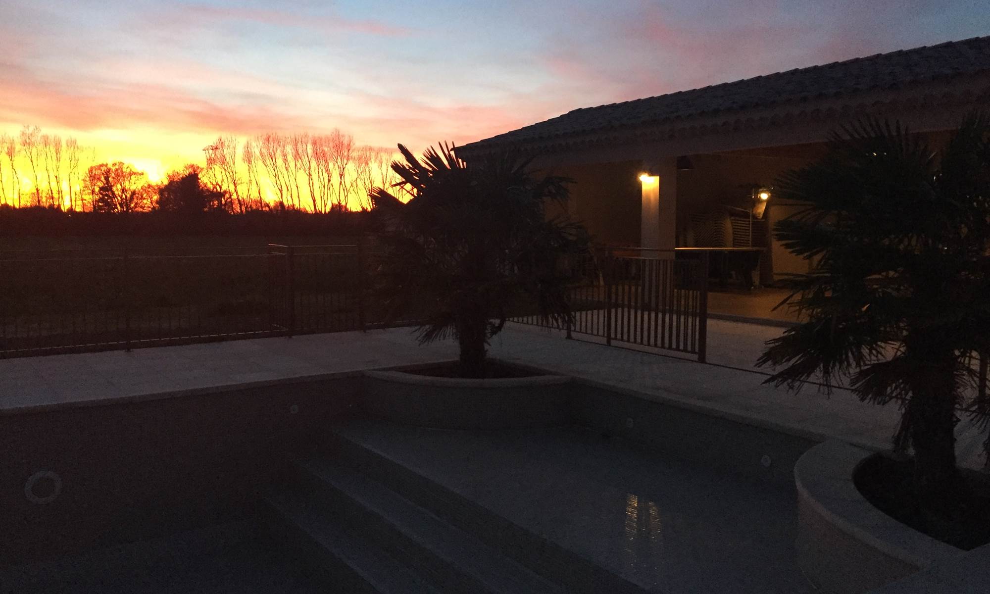 VUE EXTERIEUR POOL HOUSE