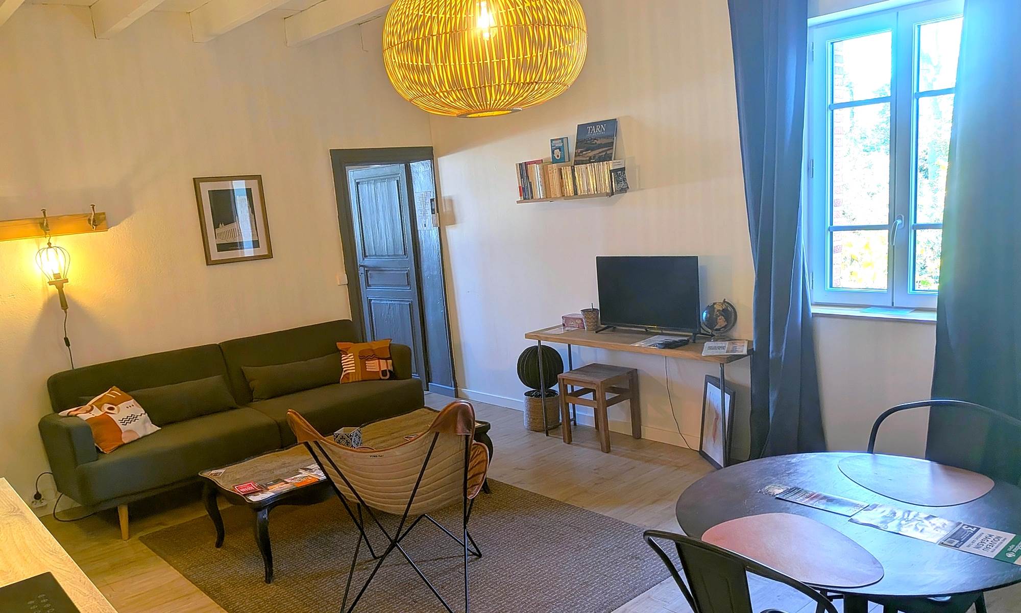 16 bis gite hotel-albi-marssac-salon-salle à manger-appartement-galerie