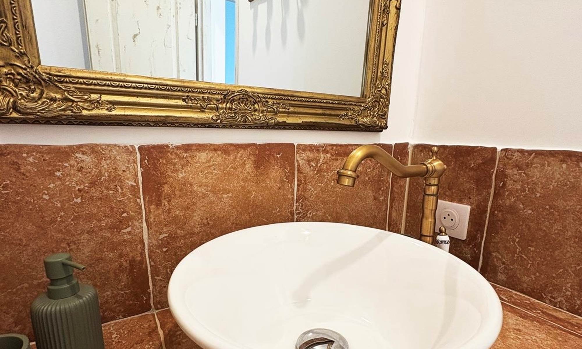 6ba6d9e9-8a72-46ed-a9c6-6558a51e323d