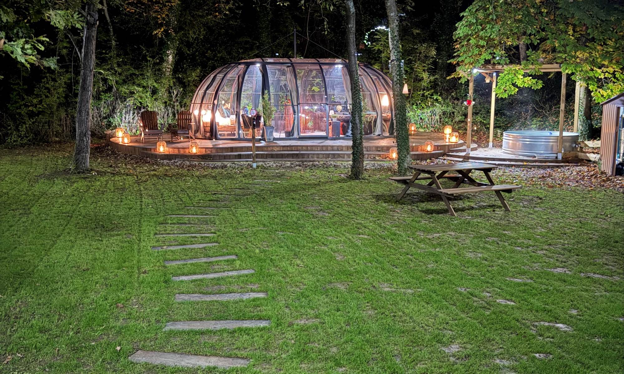 Nuit magique sous les étoiles : escapade romantique en pleine nature.-page