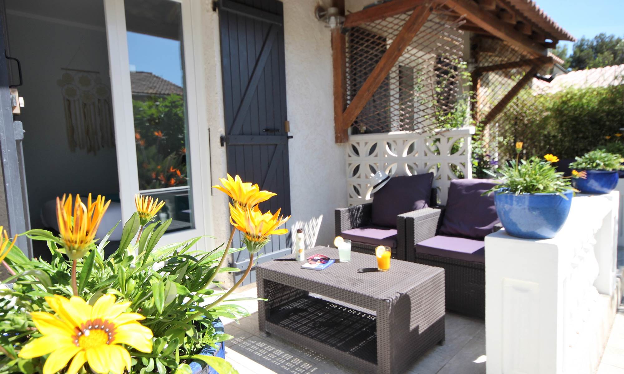 Appart Bleu Azur location Lotu ou Saleccia  terrasse coté jardin à Saint Florent en Corse