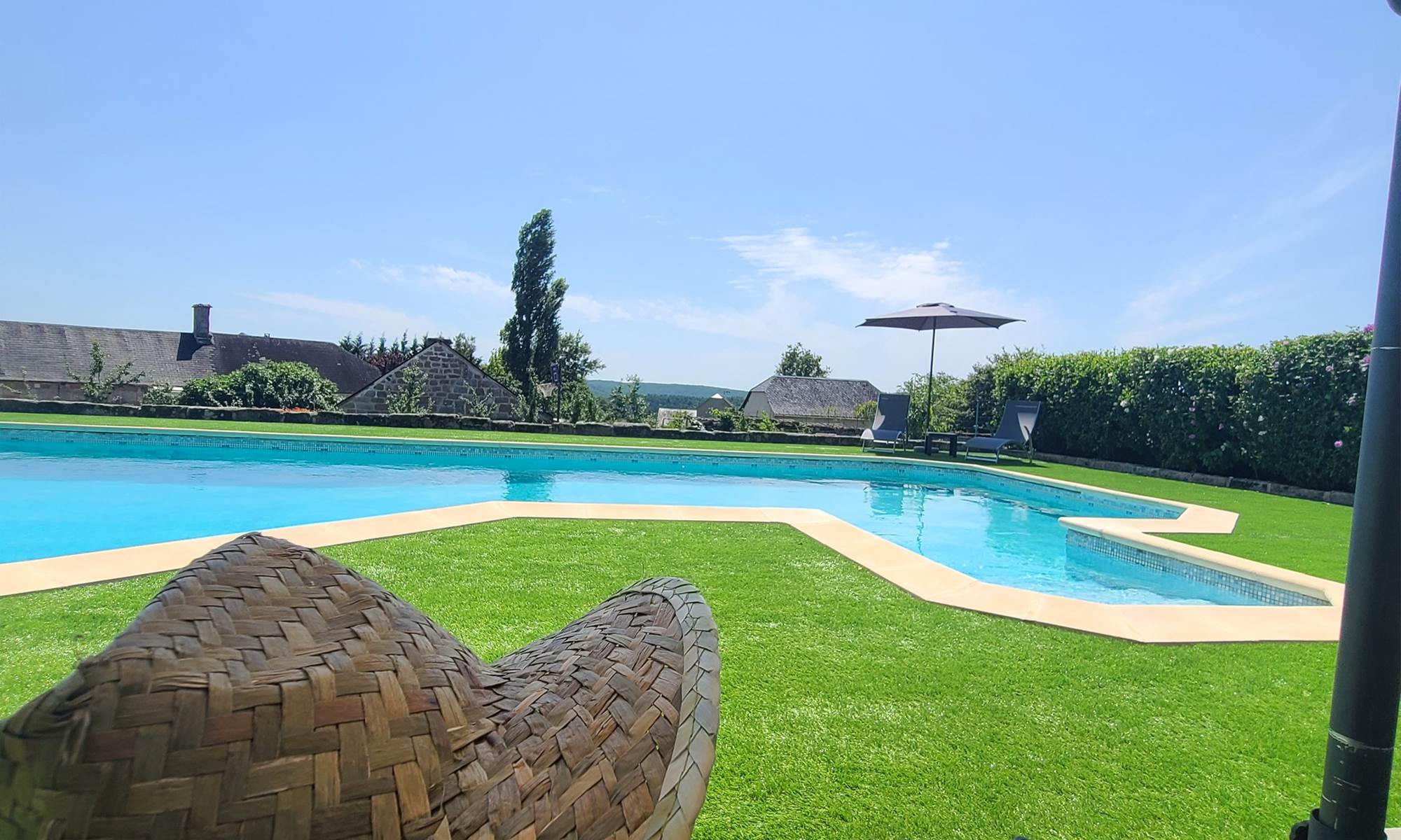 Au bord de la piscine-galerie