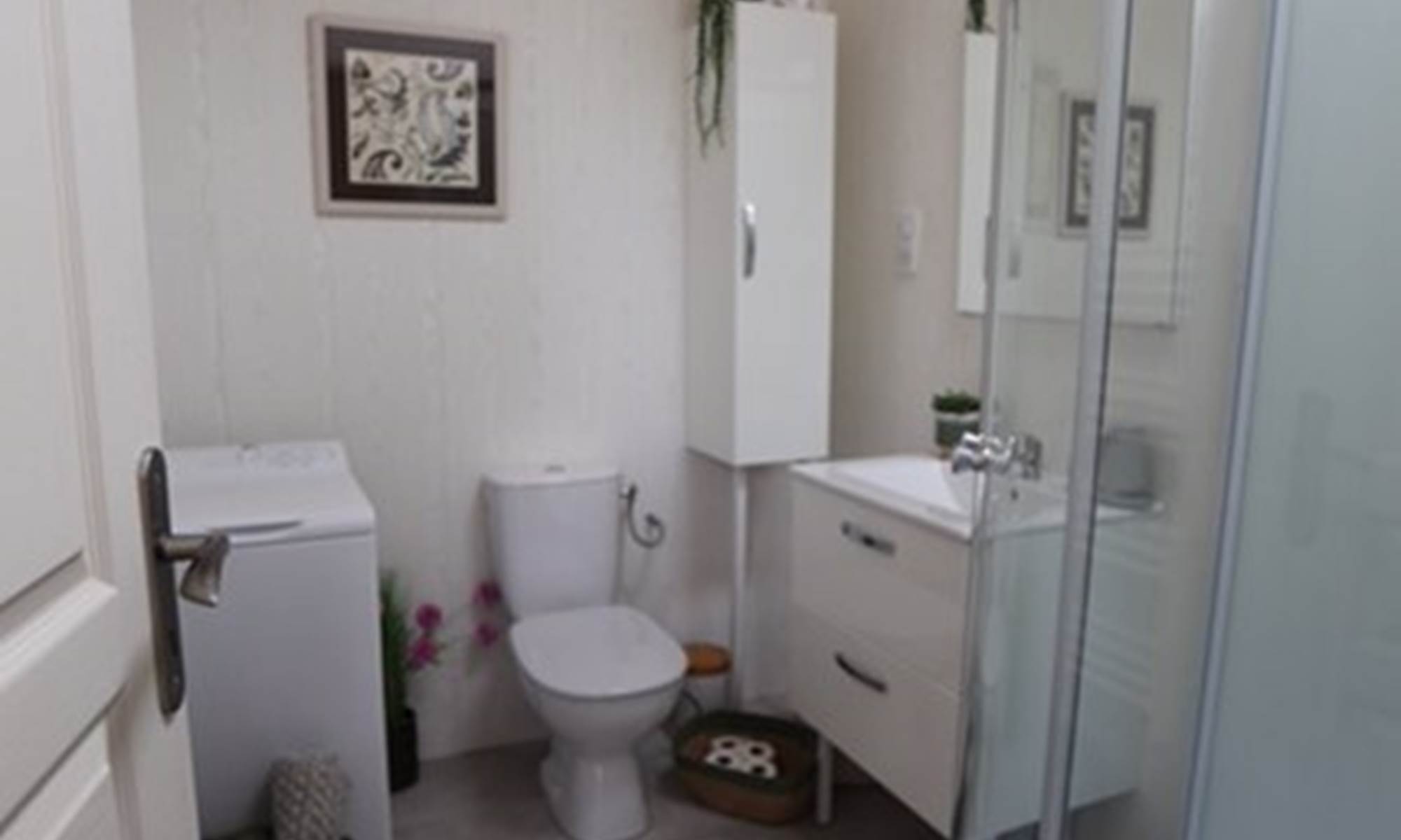 The Lodge Gite - Bathroom