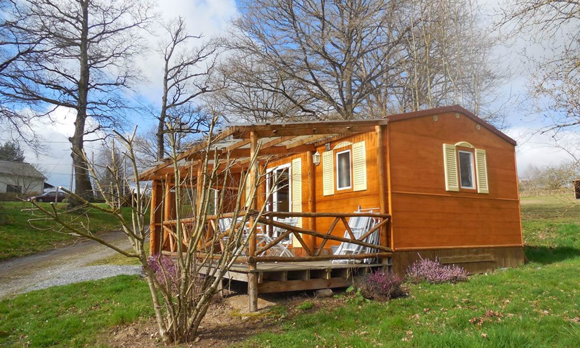 Camping la Chevauchée en Creuse - bungalow-galerie