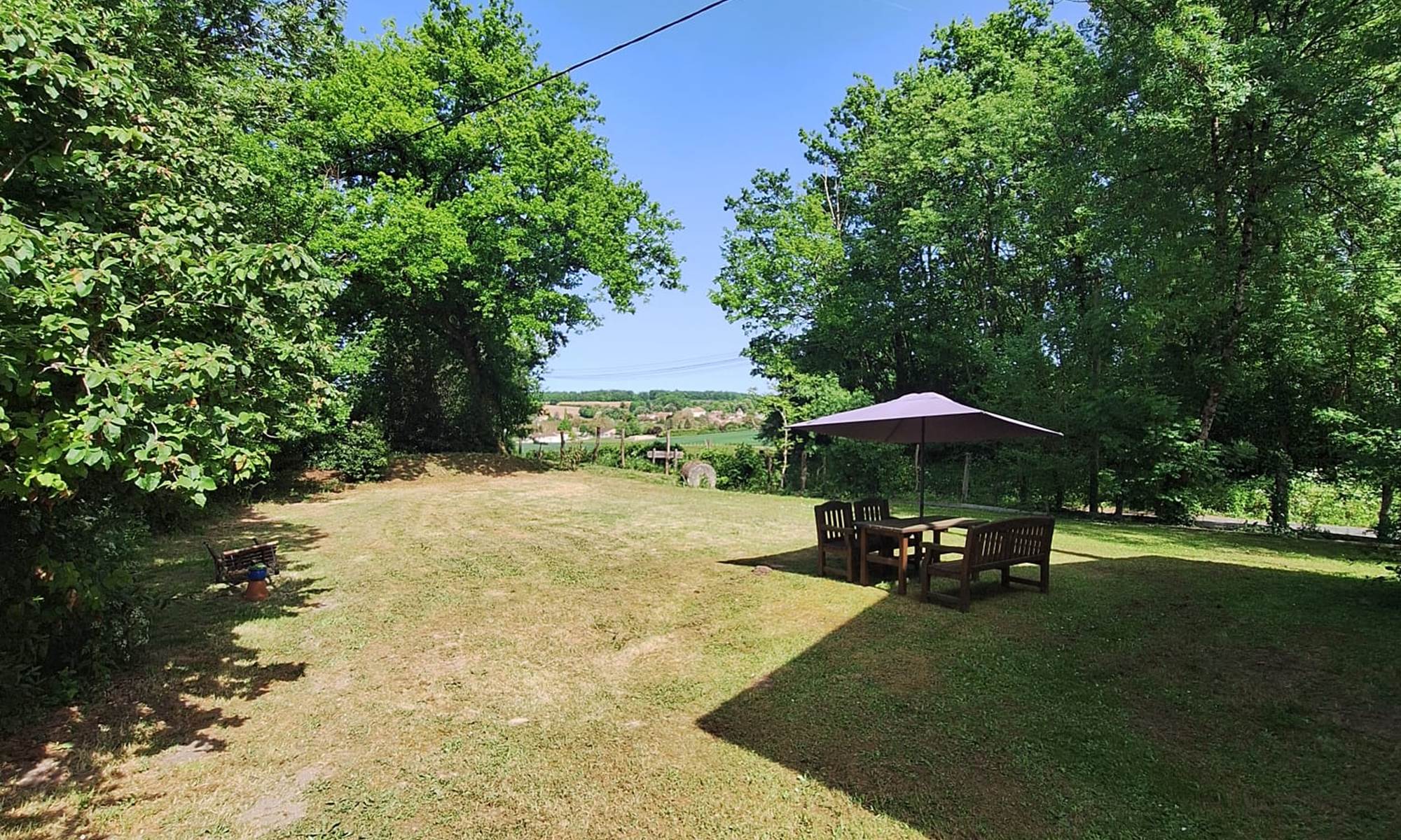 The Lodge Gite - Garden area
