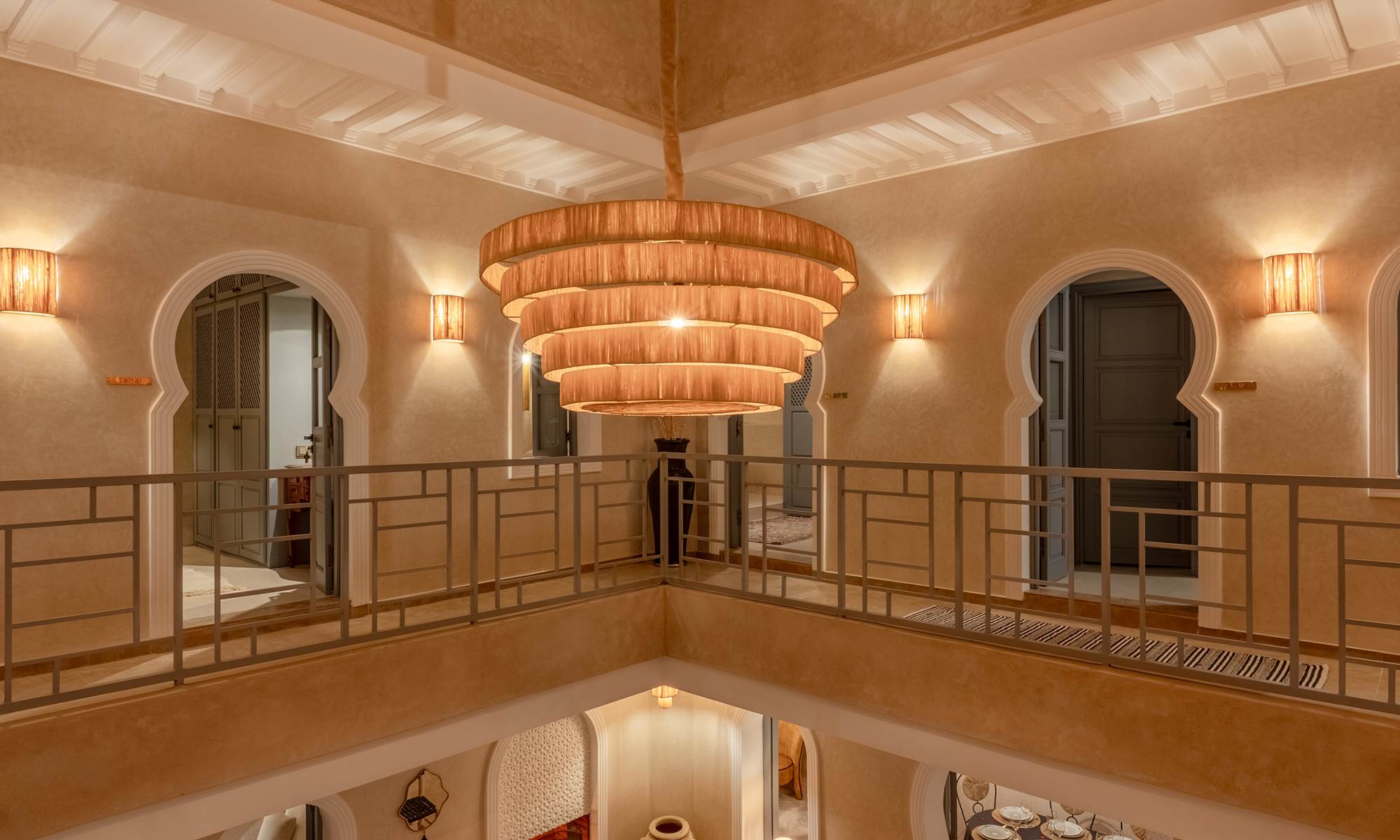 Hall by night-galerie