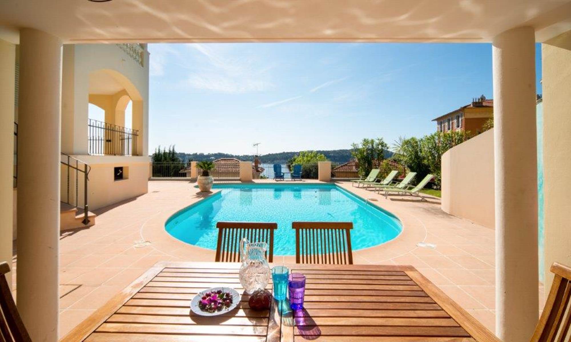 Terrasse vue mer et piscine