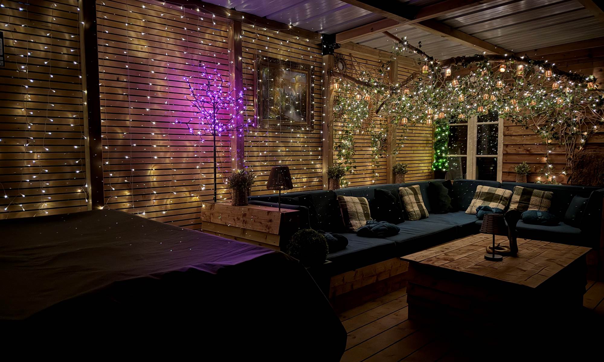 Coin détente illuminé pour une ambiance cosy et chaleureuse.-page