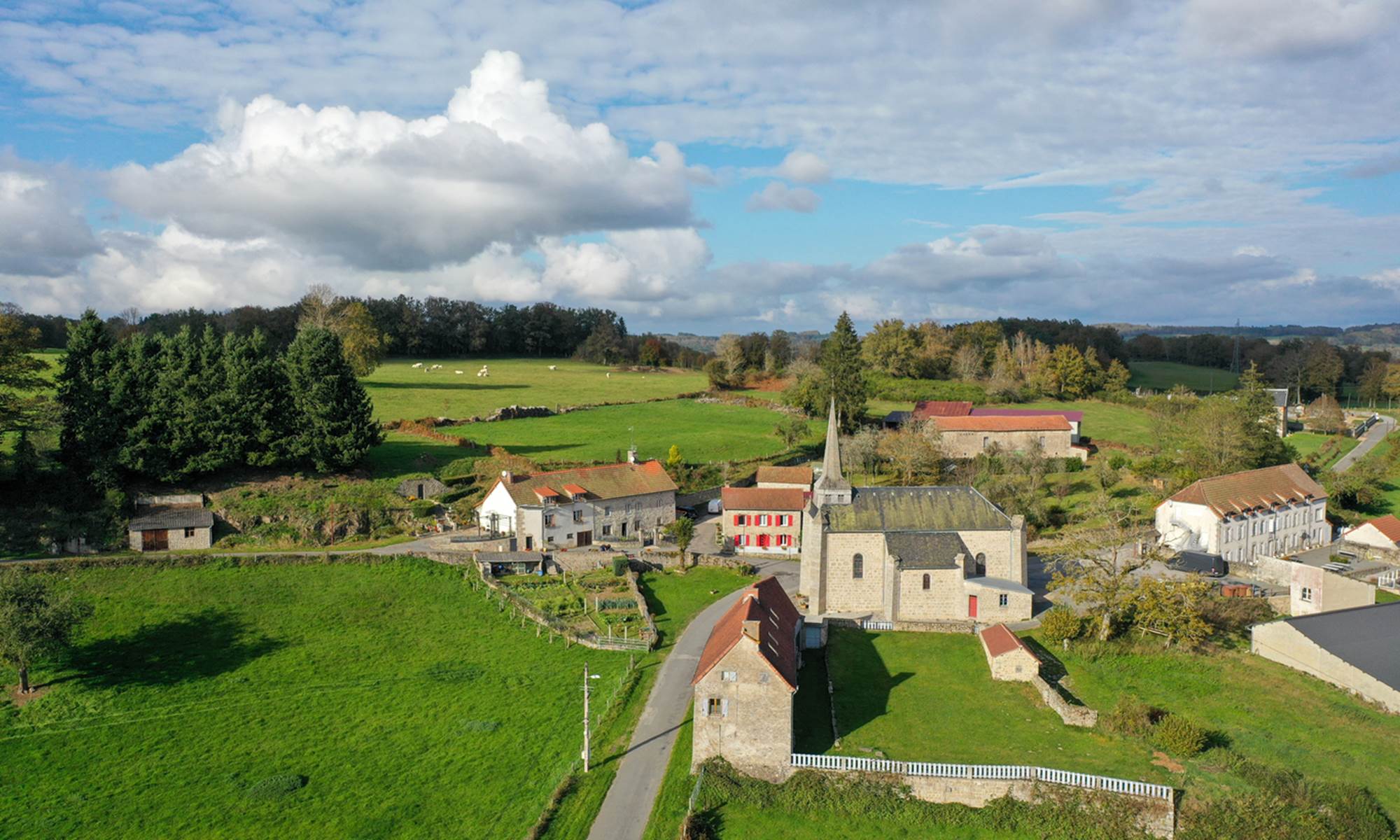 Gite la belle du clocher St pardoux d'arnet proche Crocq Terra Aventura