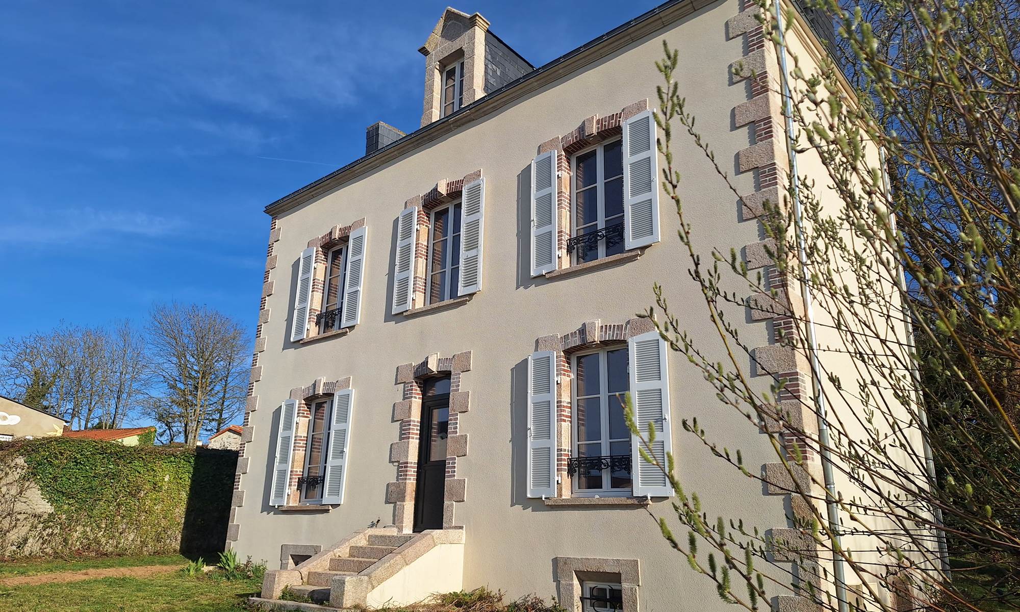 exterieur vue de profil gite de charme le quatre feuilles
