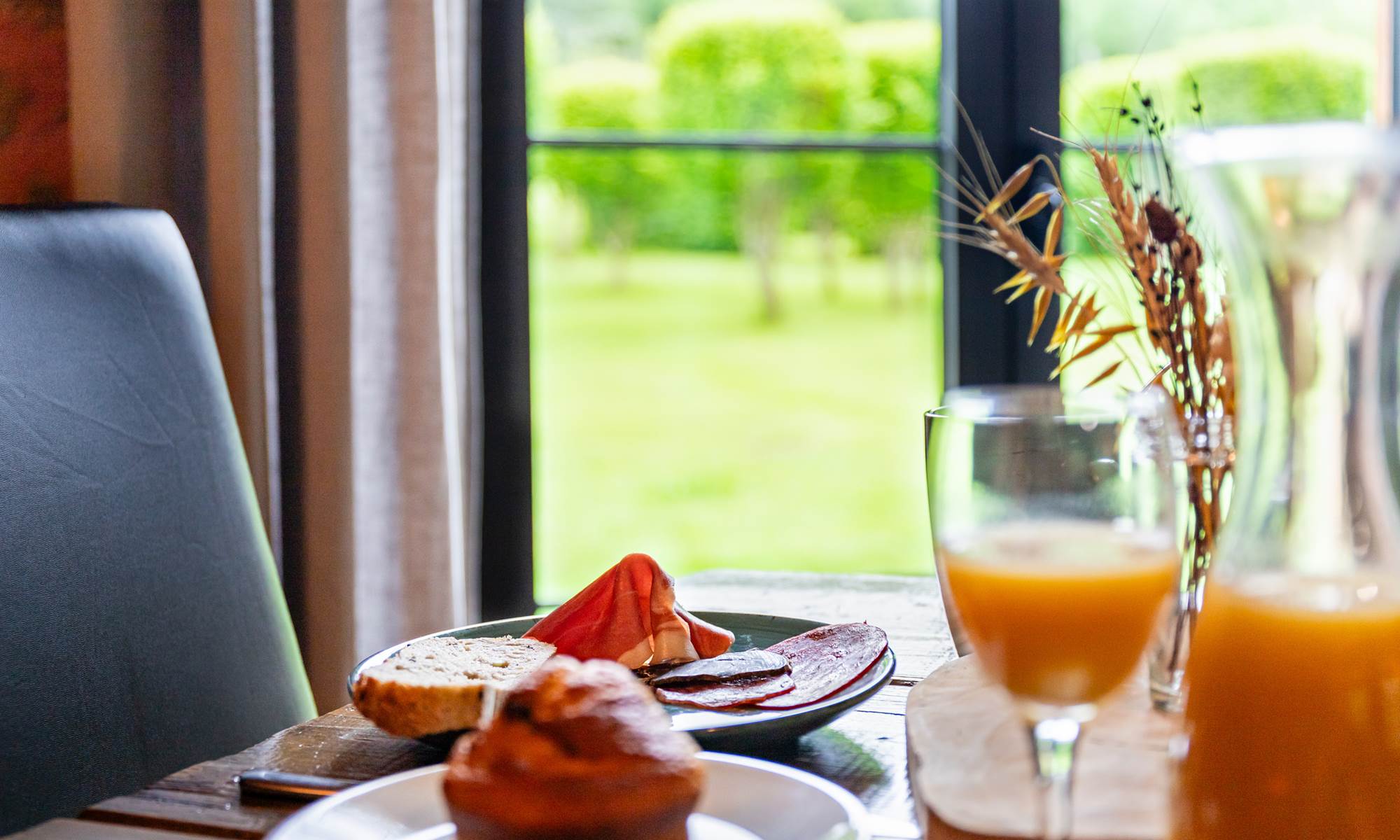 Petit déjeuner vue exterieur BedinBellongue