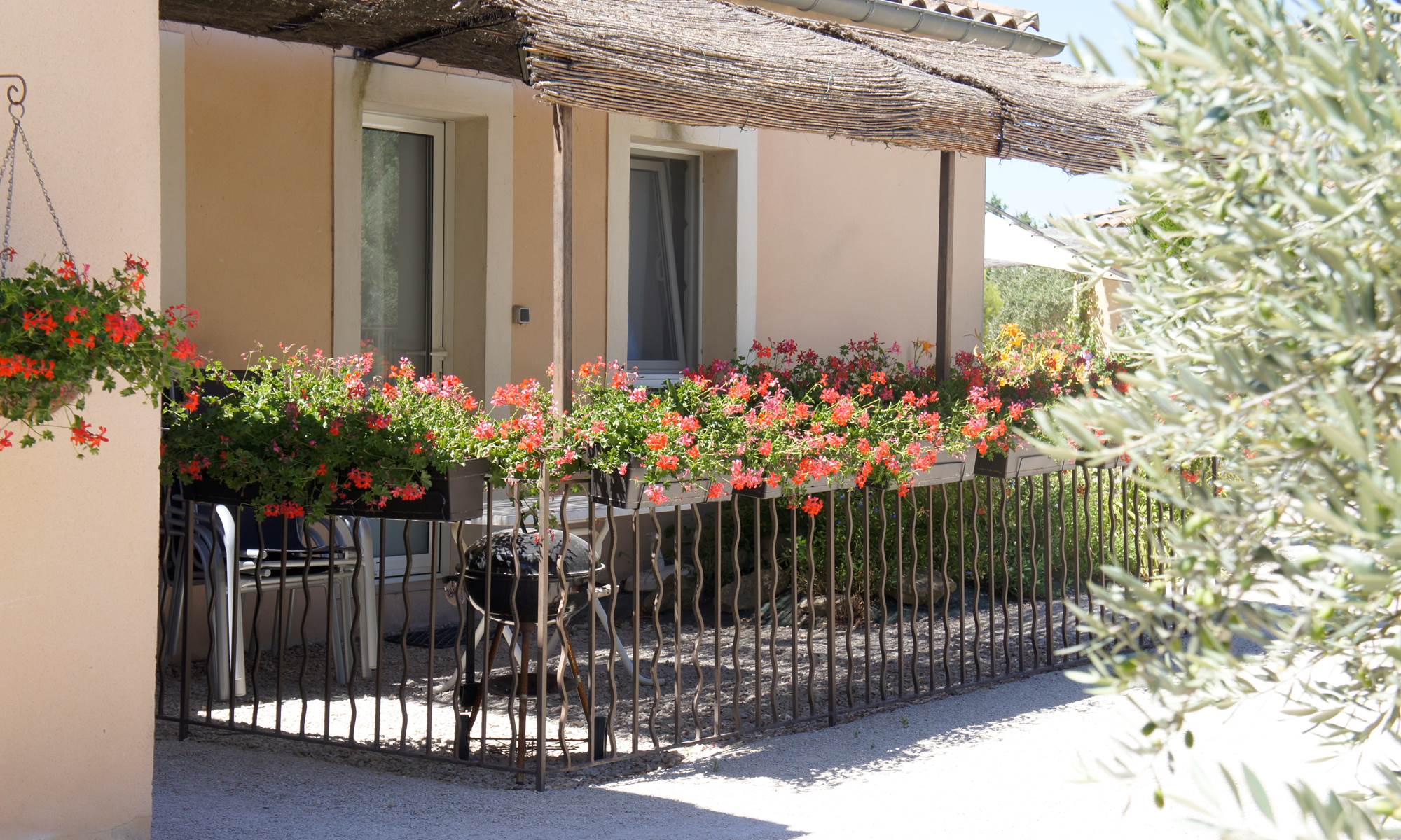 Terrasse appartement hôtel les peupliers Loriol du comtat-page