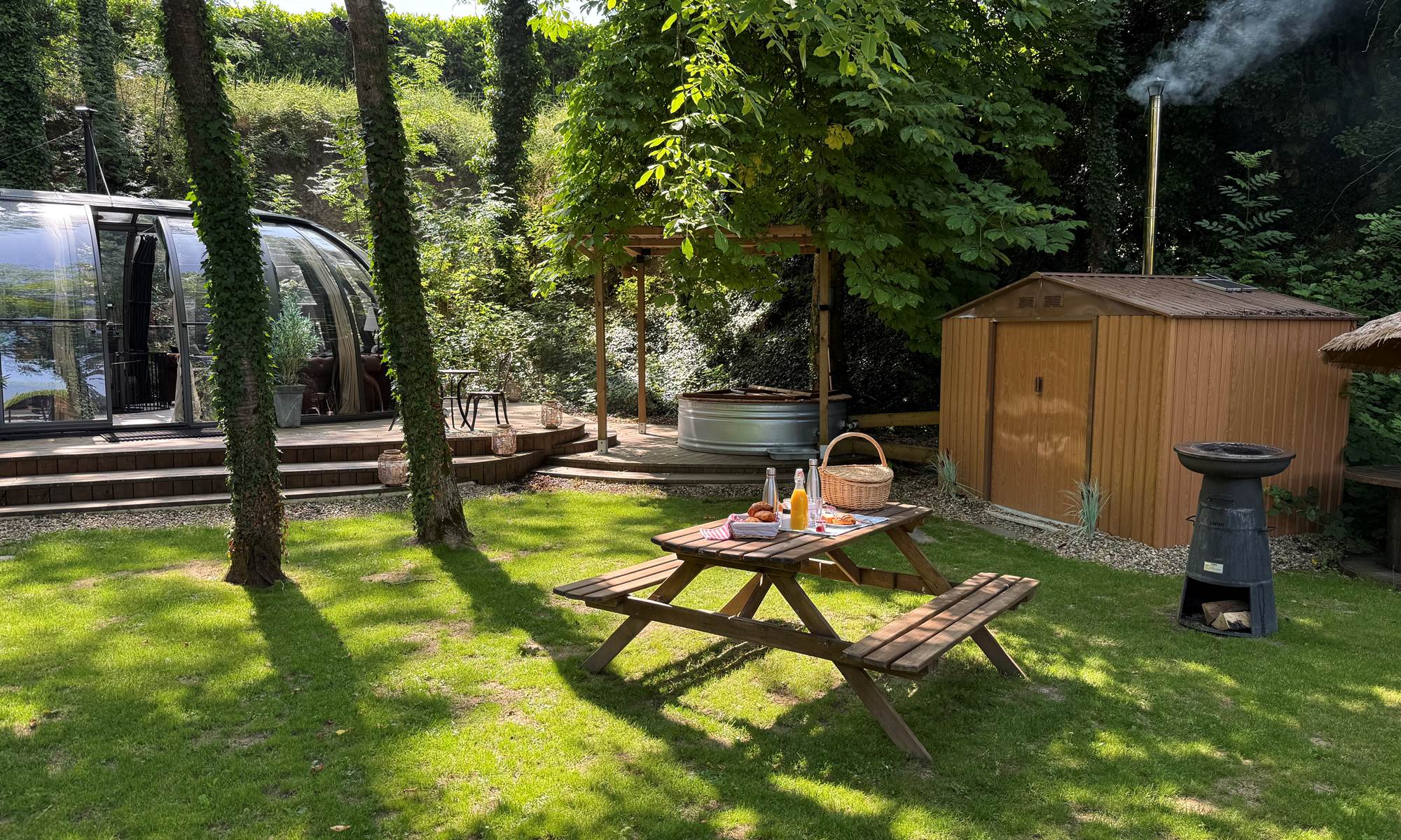 Petit déjeuner inclus, à savourer dans le jardin.-page
