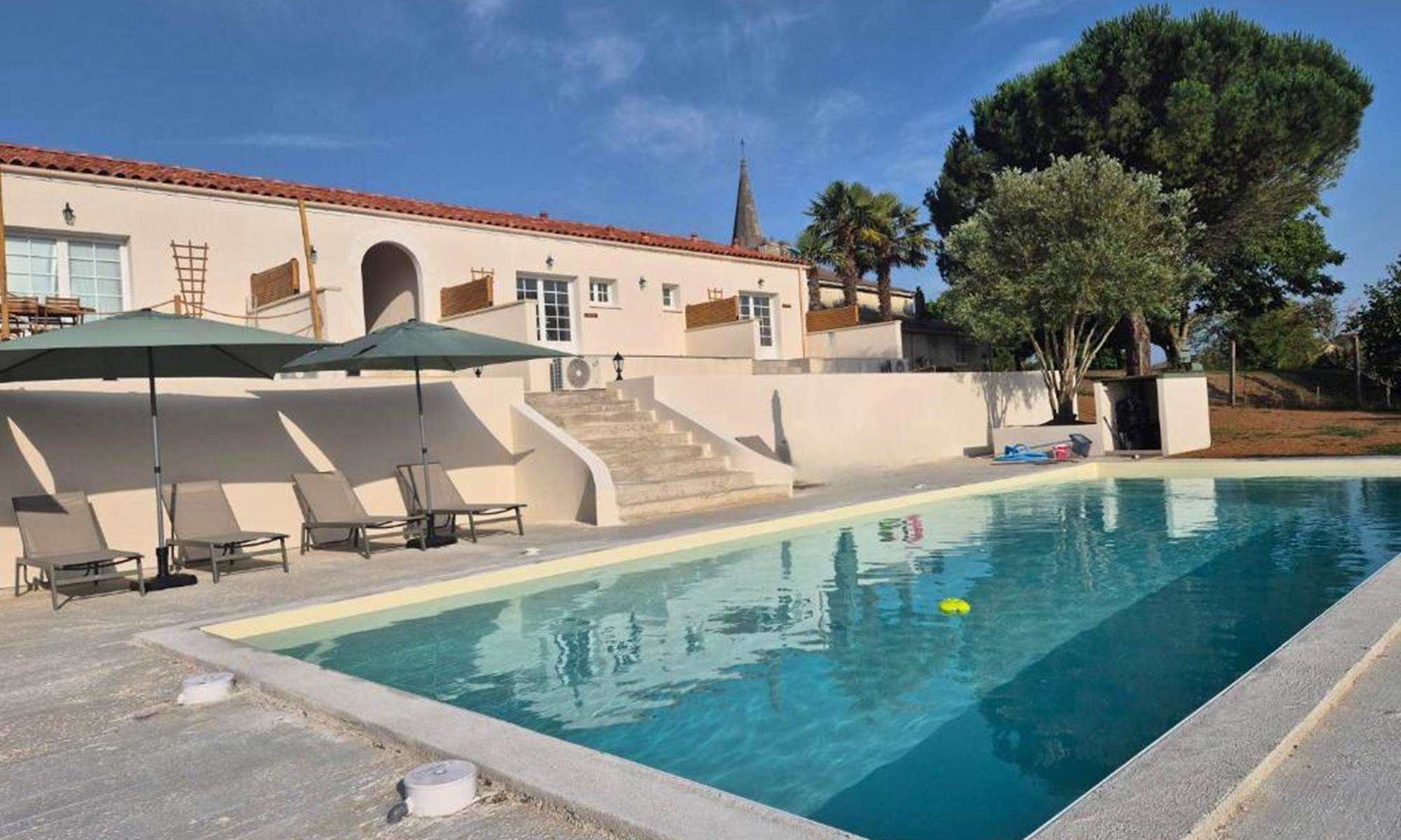 <img src="hebergement-hacienda-soubran.jpg" alt="Hébergement cosy de L’Hacienda de Soubran pour 2 personnes" title="Hébergement confortable de L’Hacienda de Soubran">