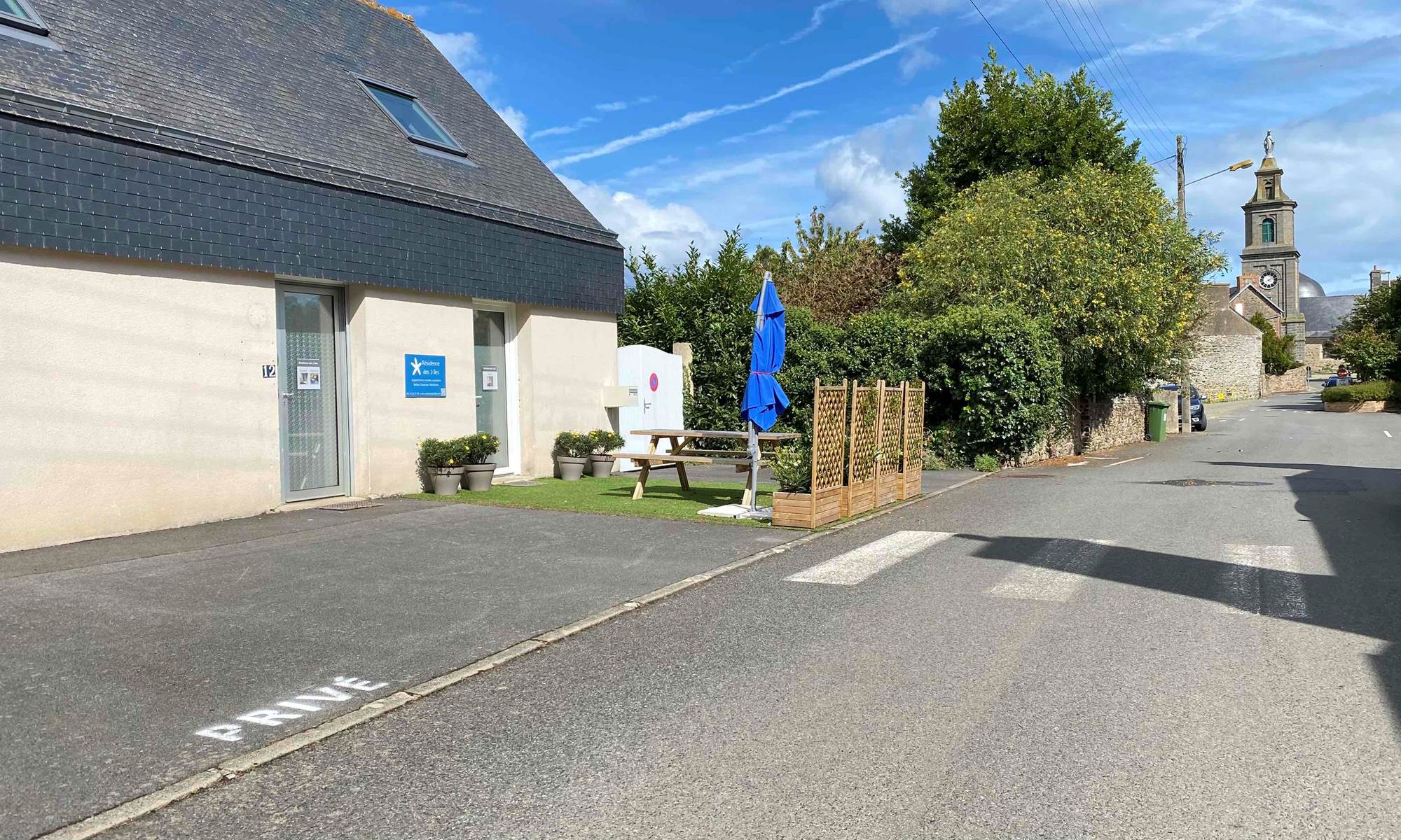 Re´sidence des 3 i^les_Binic-Etables sur mer_Vue eglise-galerie
