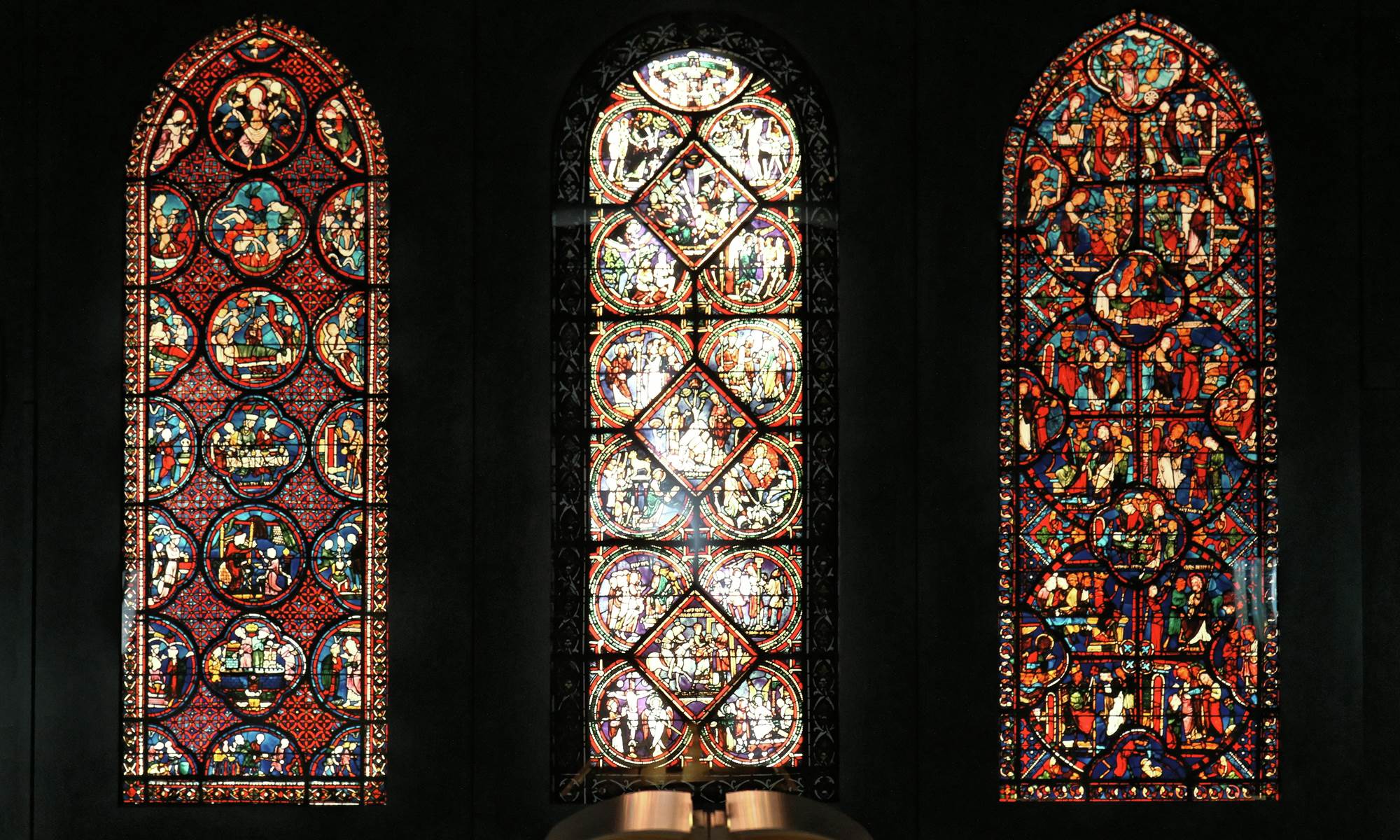 Salle du langage de l'image, les vitraux