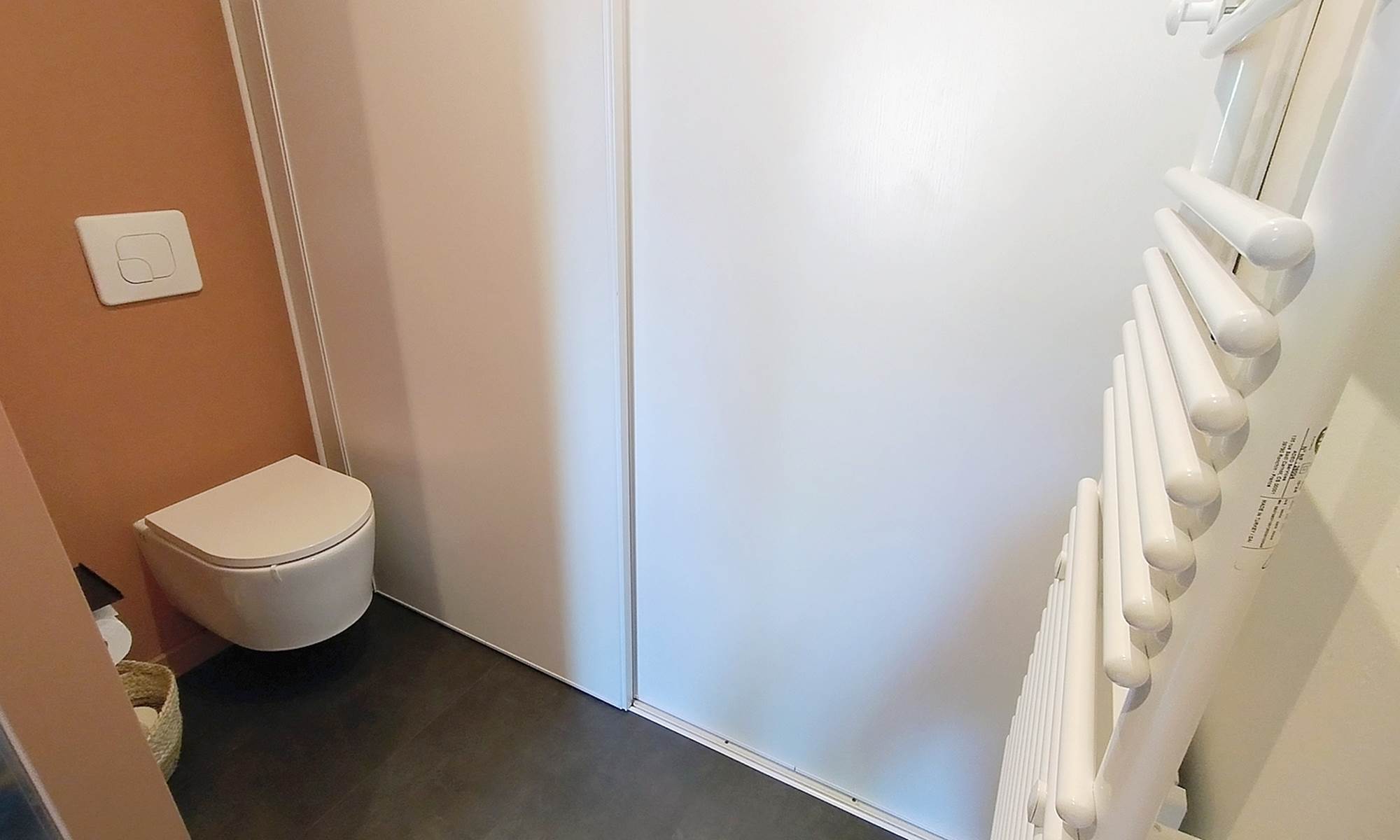 16-bis-gite-hotel-marssac-salle de bain-WC-galerie