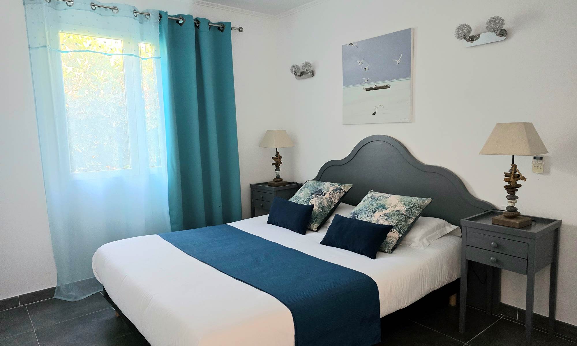 chambre-roya-bleu-azur-saint-florent-