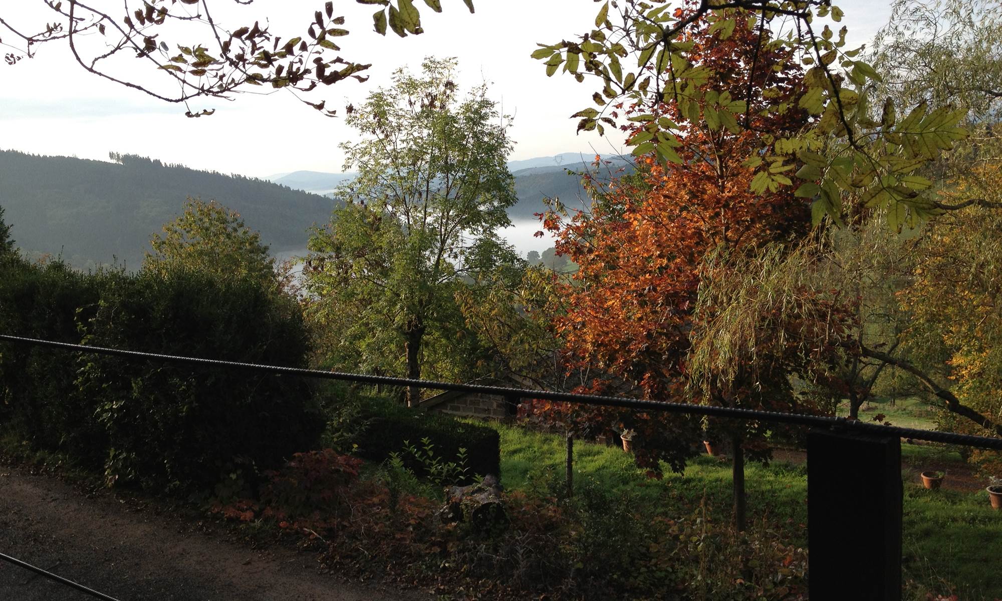 La terrasse bois sans les charmes de l'automne