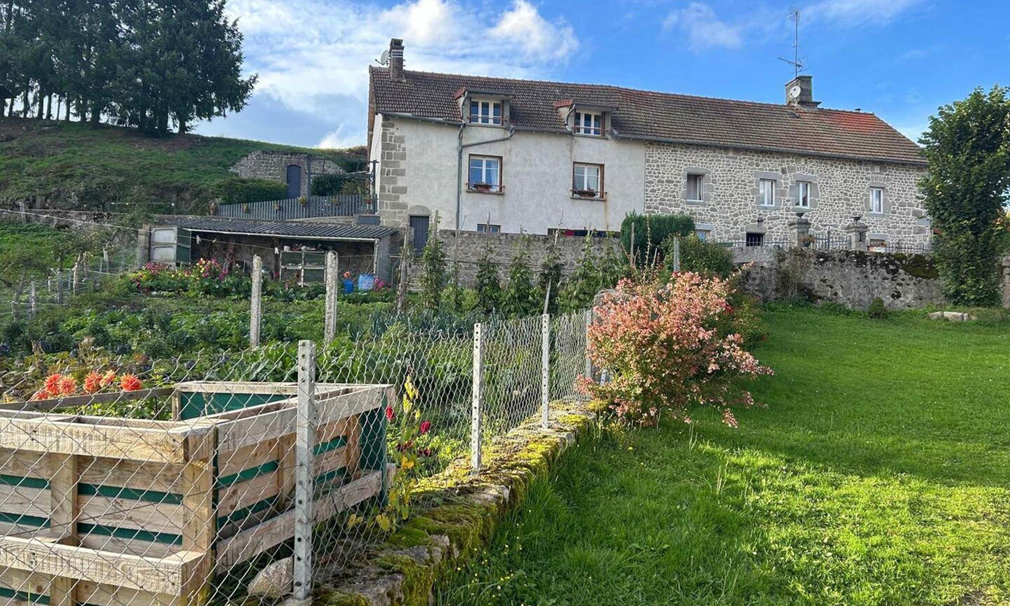 Gite la belle du clocher St pardoux d'arnet proche Crocq Terra Aventura