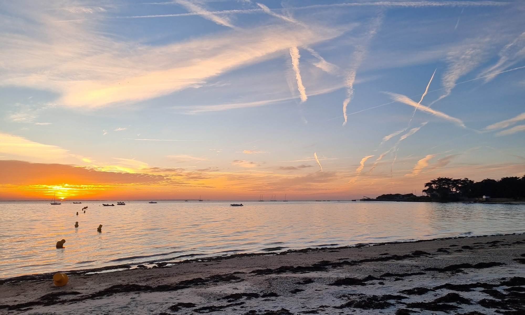 Plage de Kerbourgnec levée de soleil jpg
