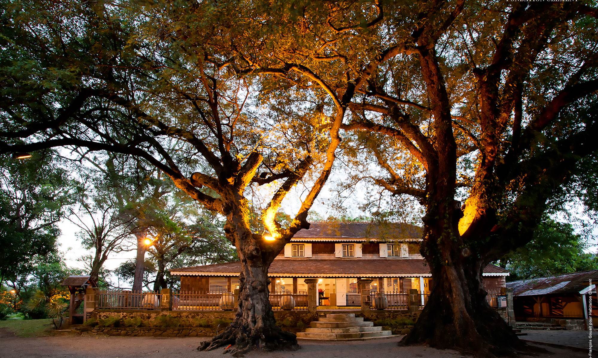 <img src="chemin-de-l-image.jpg" alt="Habitation Clément, distillerie de rhum agricole dans le François, Martinique, à proximité de La Maison de Clémentine, hébergements de luxe à Fort-de-France" />-galerie