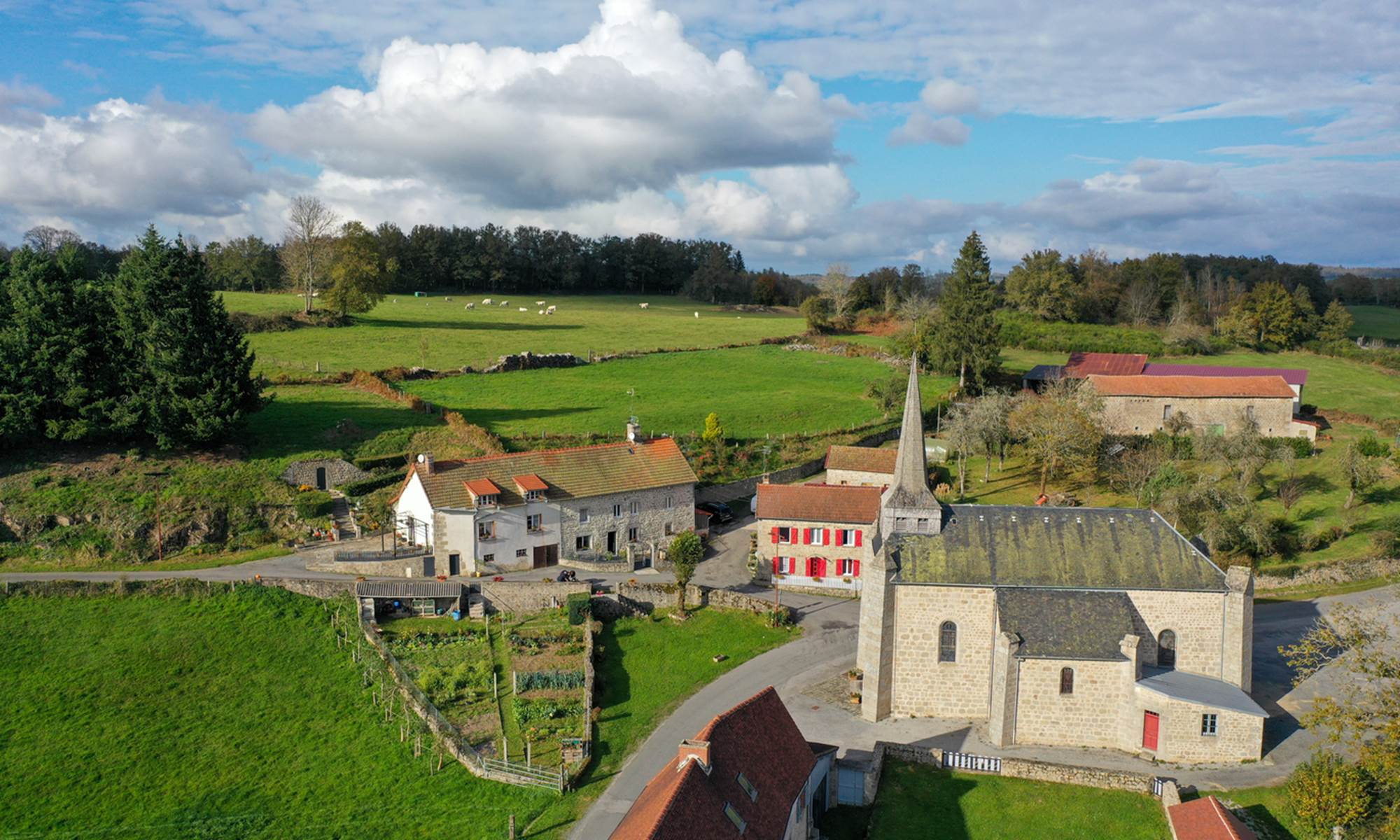 Gite la belle du clocher St pardoux d'arnet proche Crocq Terra Aventura