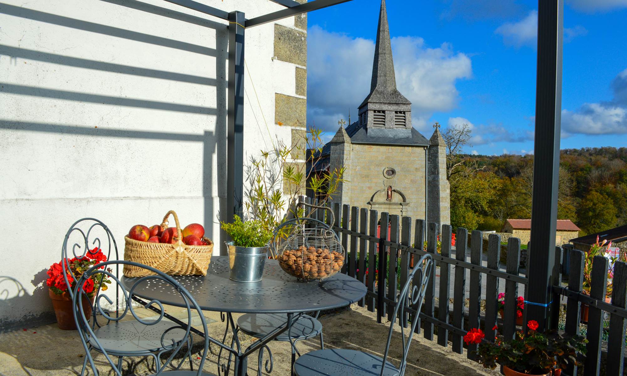 Gite la belle du clocher St pardoux d'arnet proche Crocq Terra Aventura