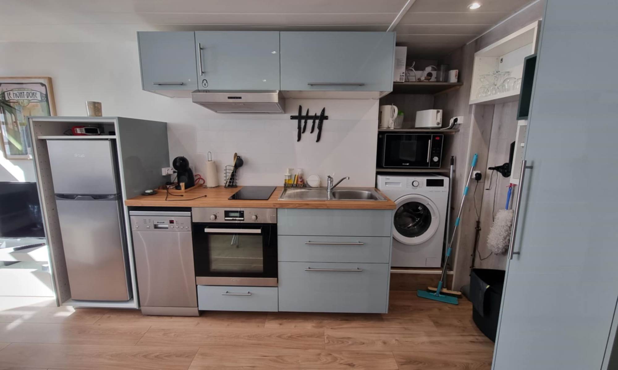 Cuisine ouverte SK-PADE – Fonctionnelle et lumineuse, parfaite pour séjour longue durée ou week-end nature en couple.-galerie