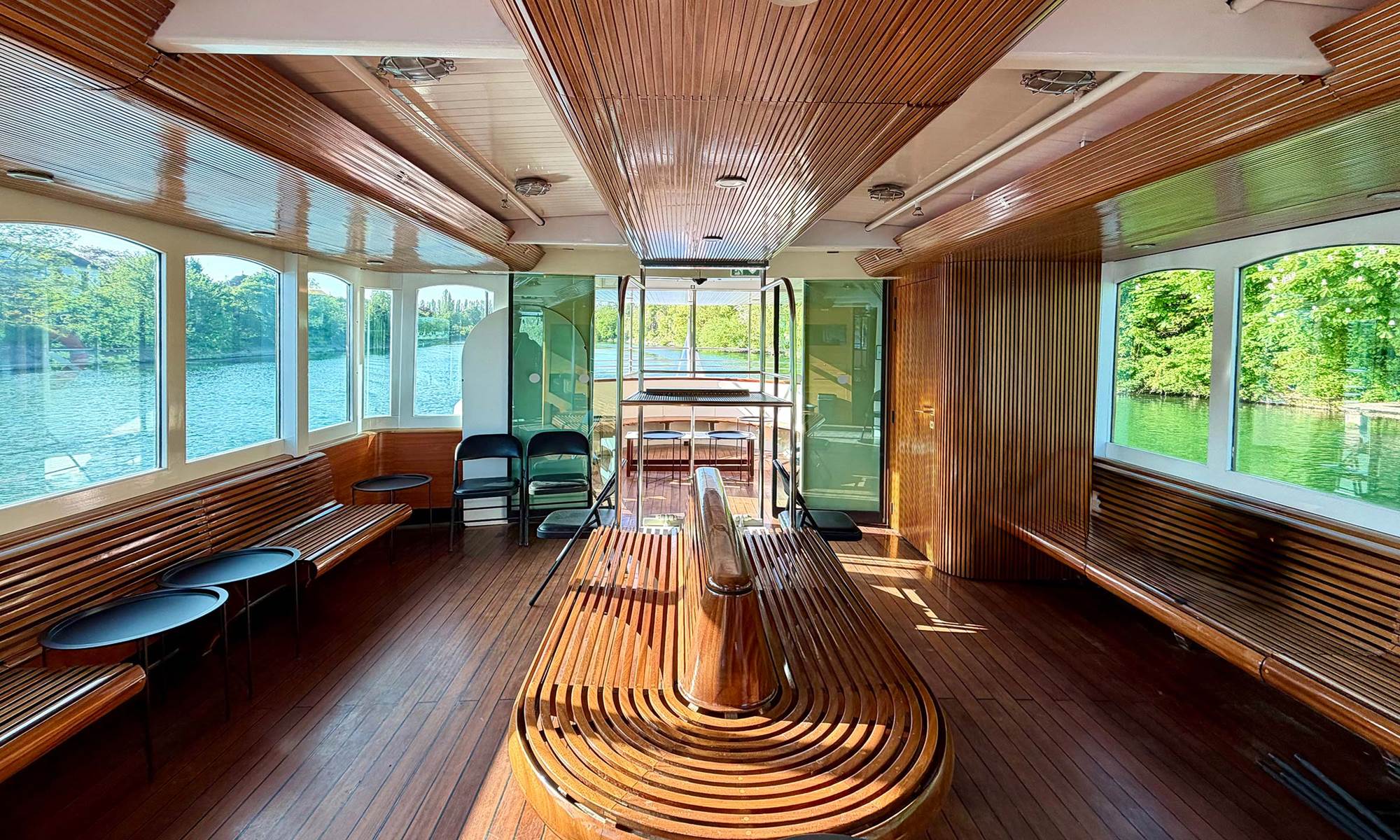 Un espace intérieur vaste et élégant-galerie