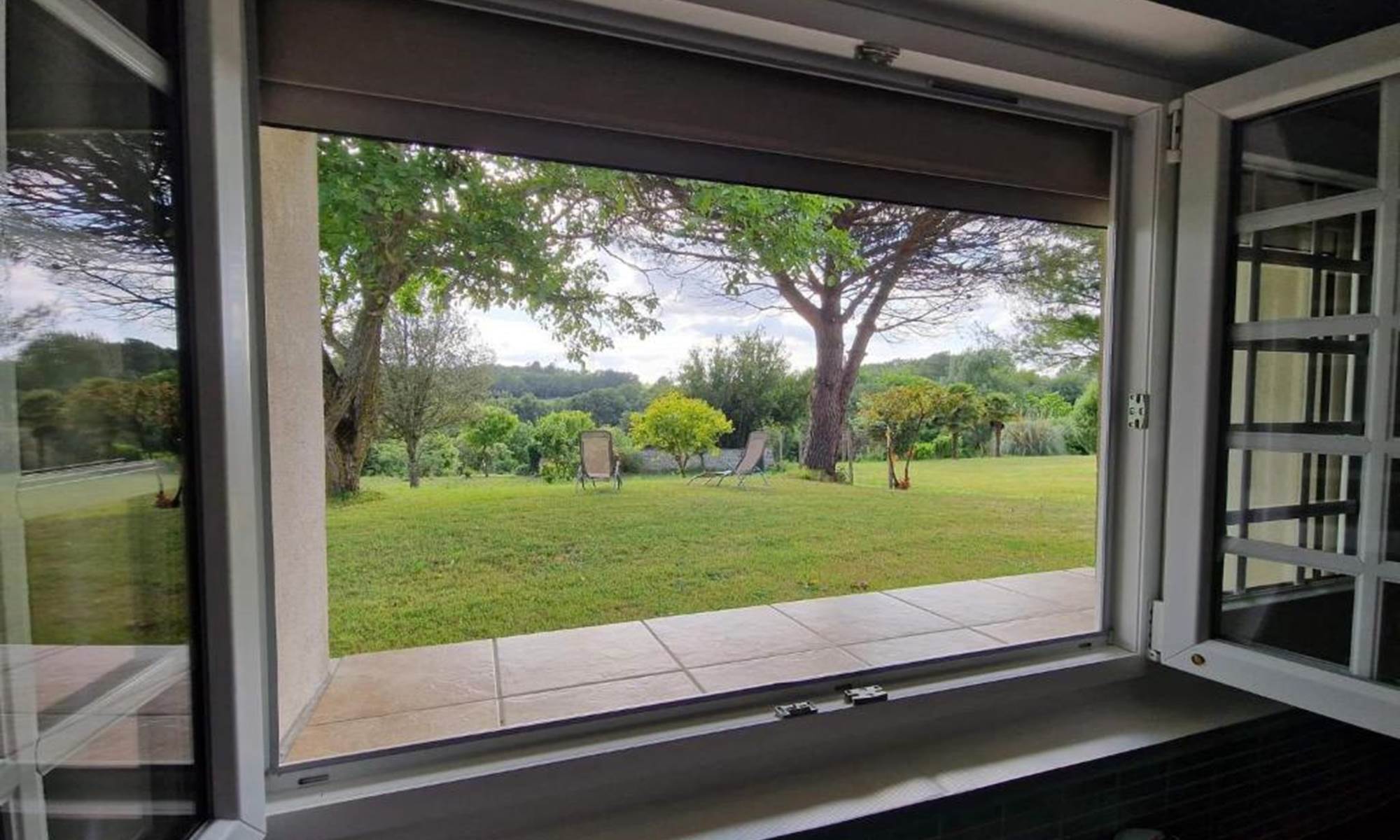 <img src="terrasse-hacienda-soubran.jpg" alt="Terrasse avec mobilier extérieur pour se détendre à L’Hacienda de Soubran" title="Terrasse extérieure de L’Hacienda de Soubran">