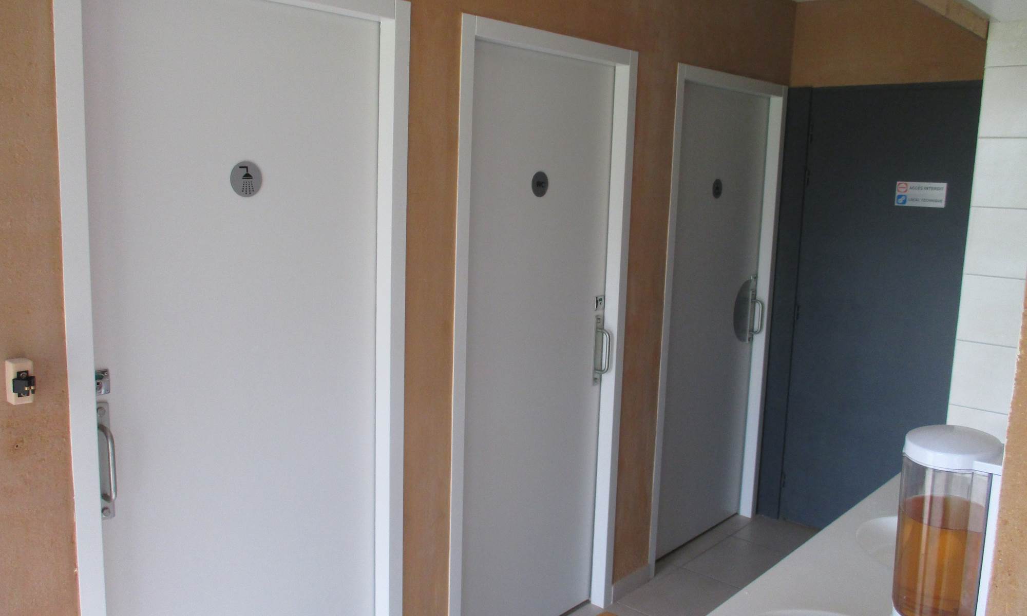 Douches et WC-galerie