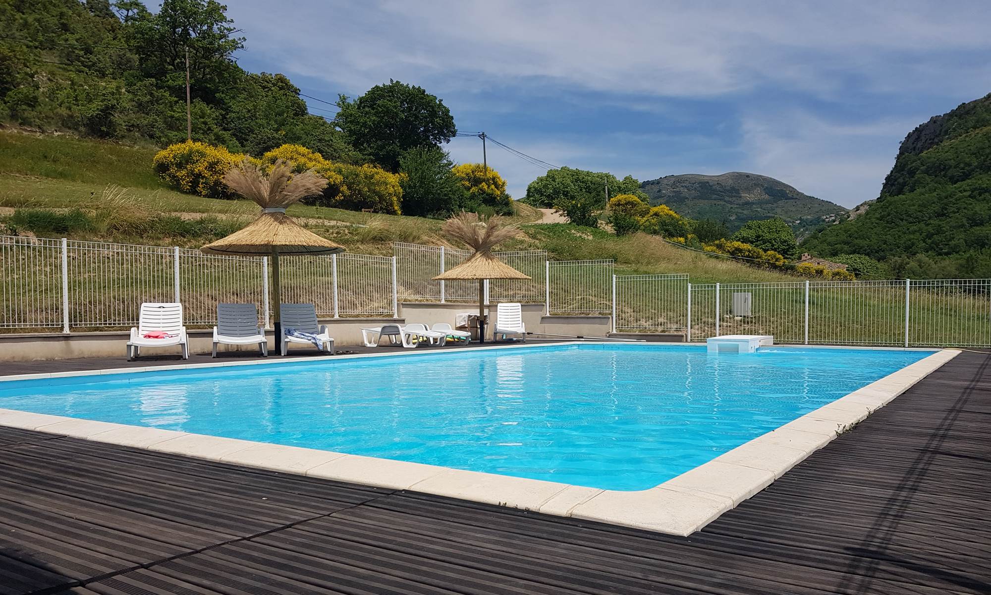 Les gîtes de Moussan - Montbrun Les Bains - Piscine Extérieure-page
