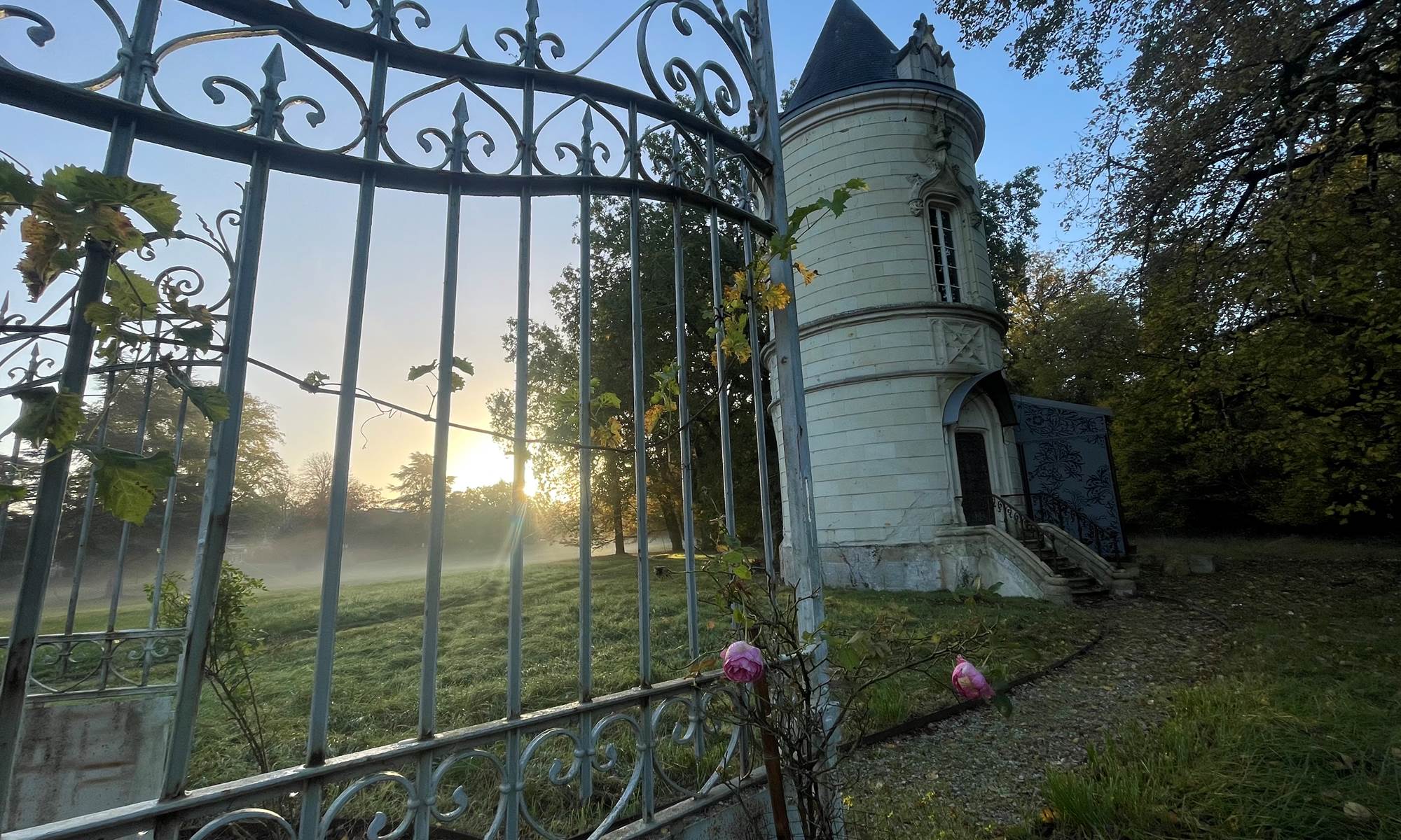 la-tour-des-touches-gite-savonnieres-sunset