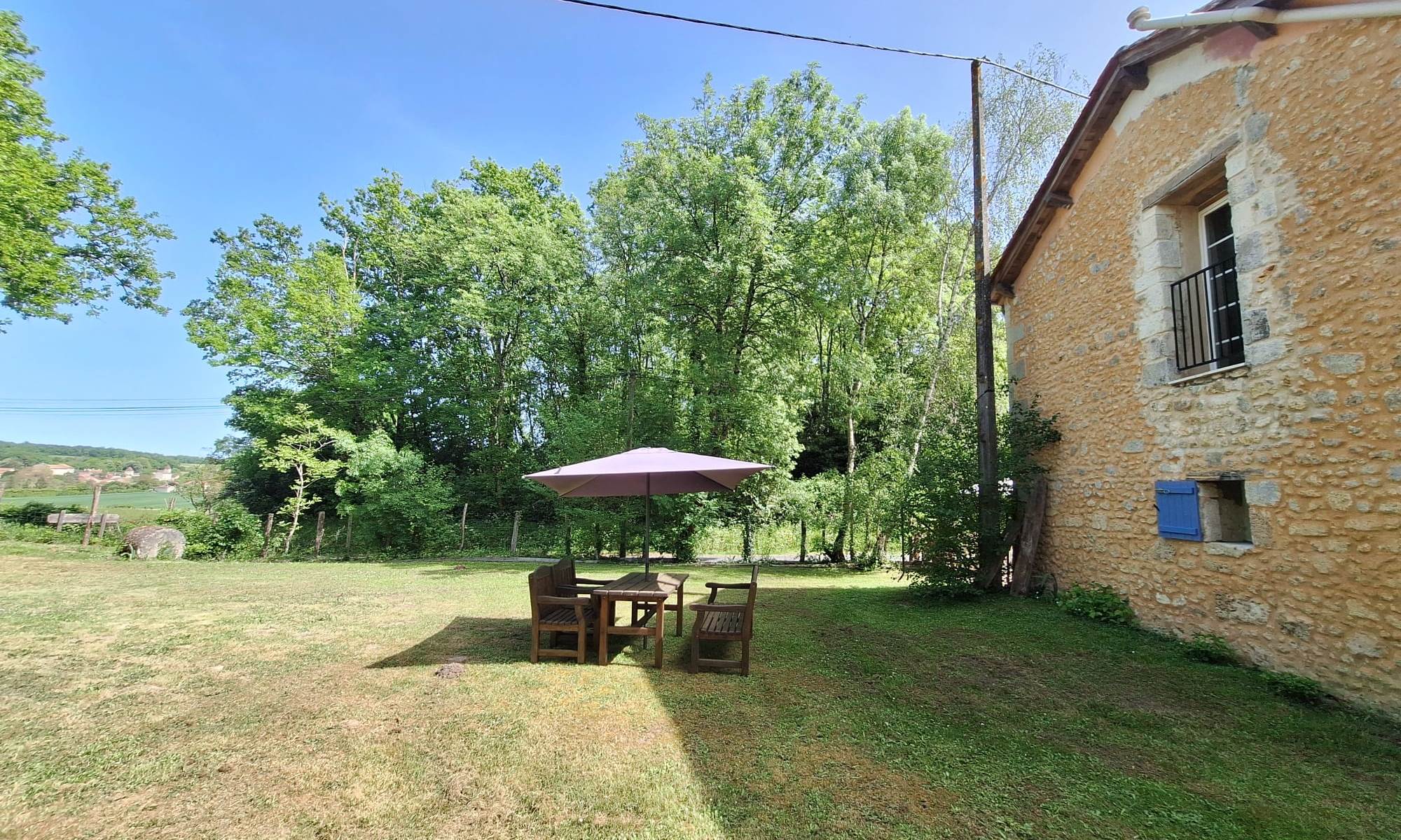 The Lodge Gite - Garden area
