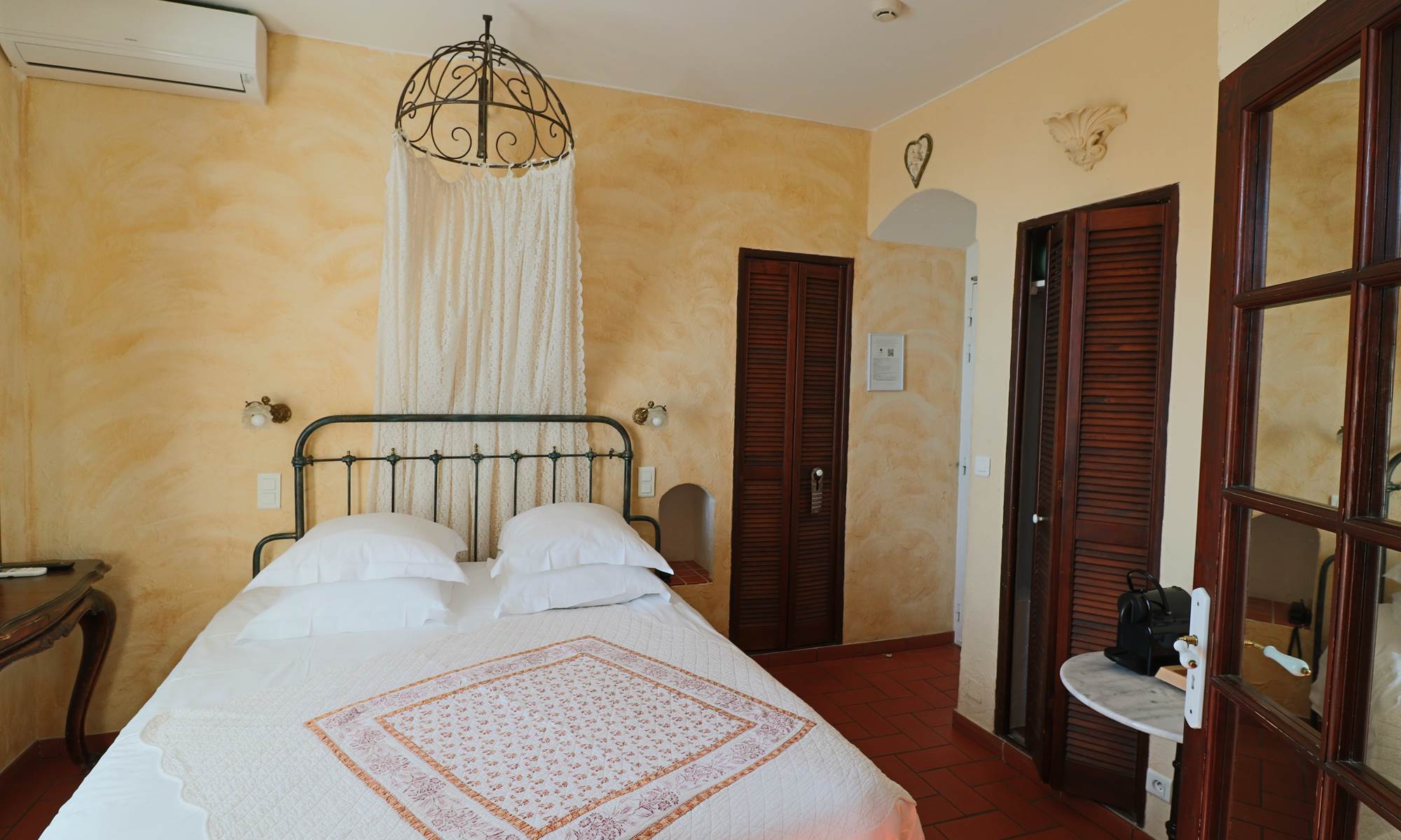 CA71F25B-10AF-4D1A-B79D-0C38BE860C7F-galerie