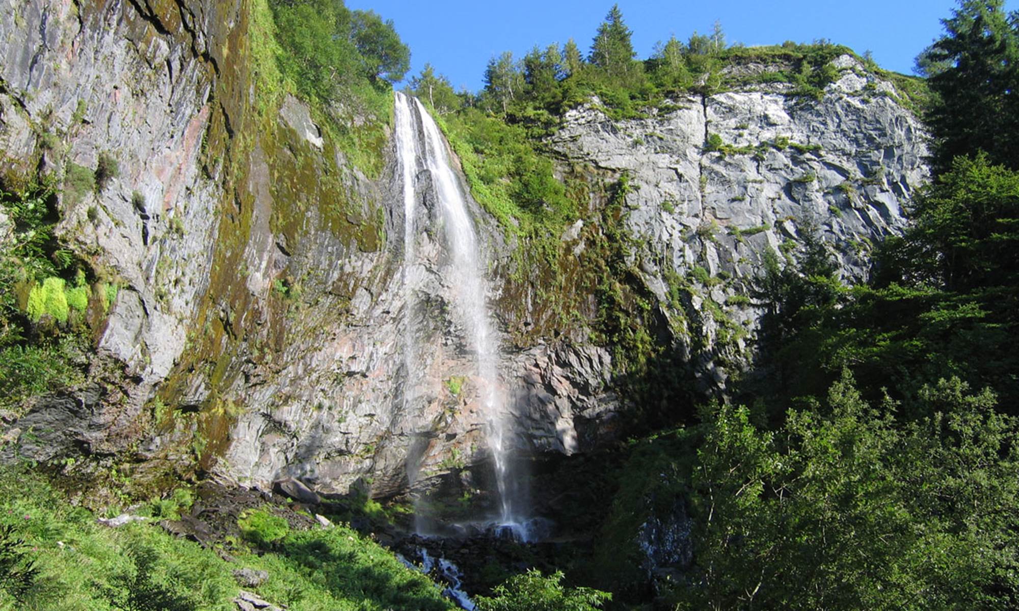 Grande Cascade du Mont-Dore – Randonnée nature à proximité, idéale pour amateurs de paysages et d’air pur.-galerie