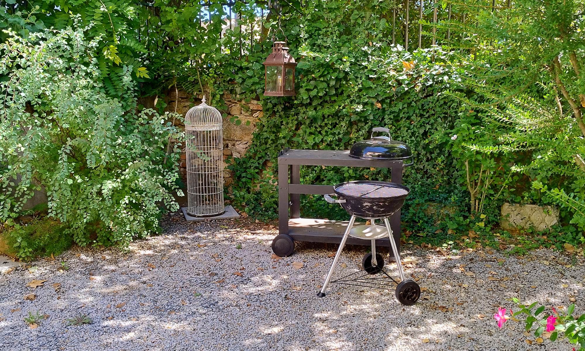 16-bis-gite-hotel-marssac-jardin-bbq-galerie