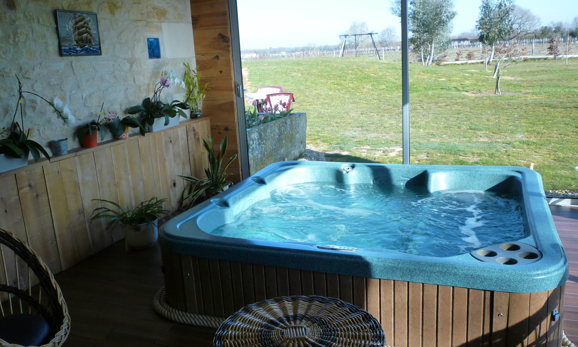 Espace détente et son jacuzzi