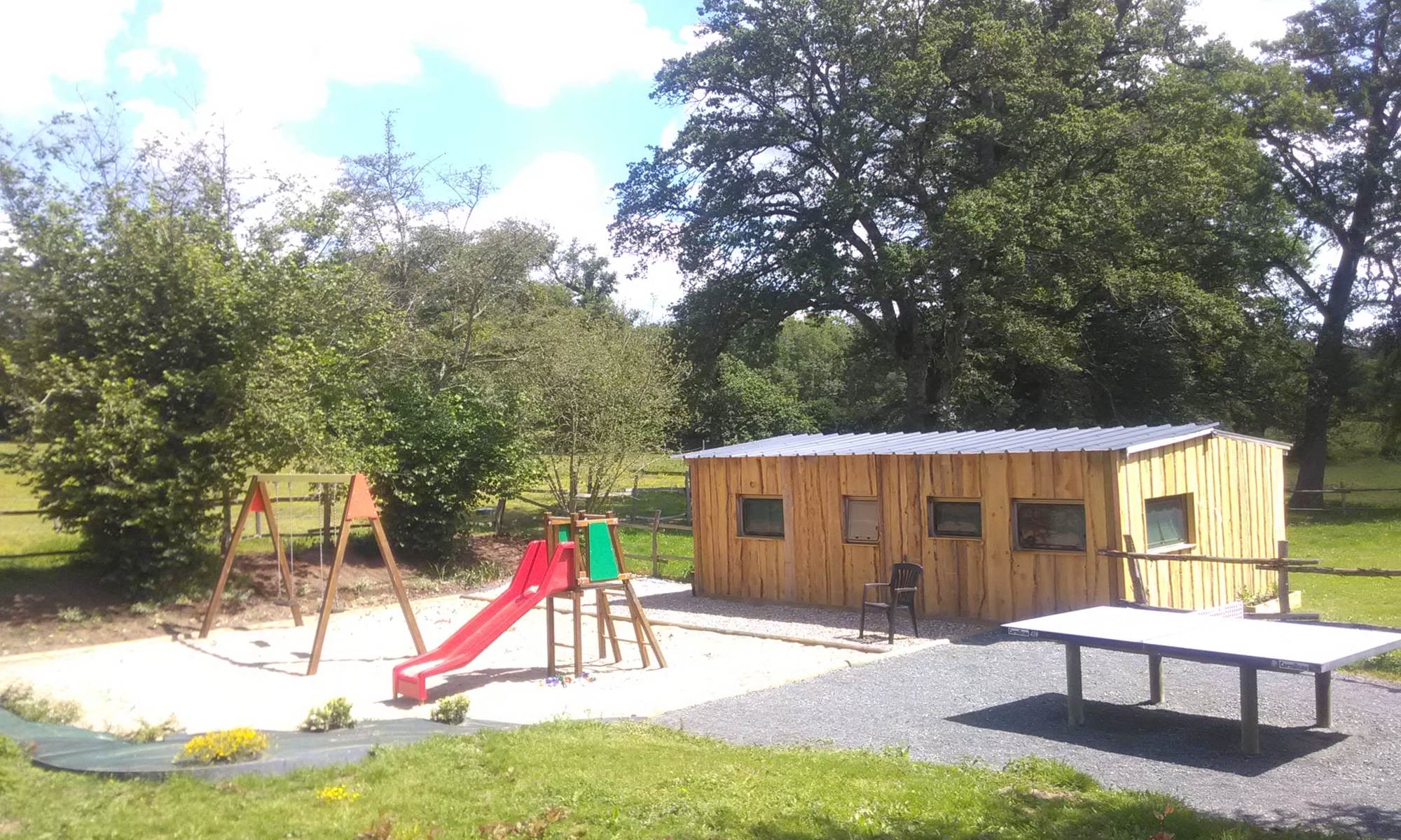 aire de jeux et caravane-galerie