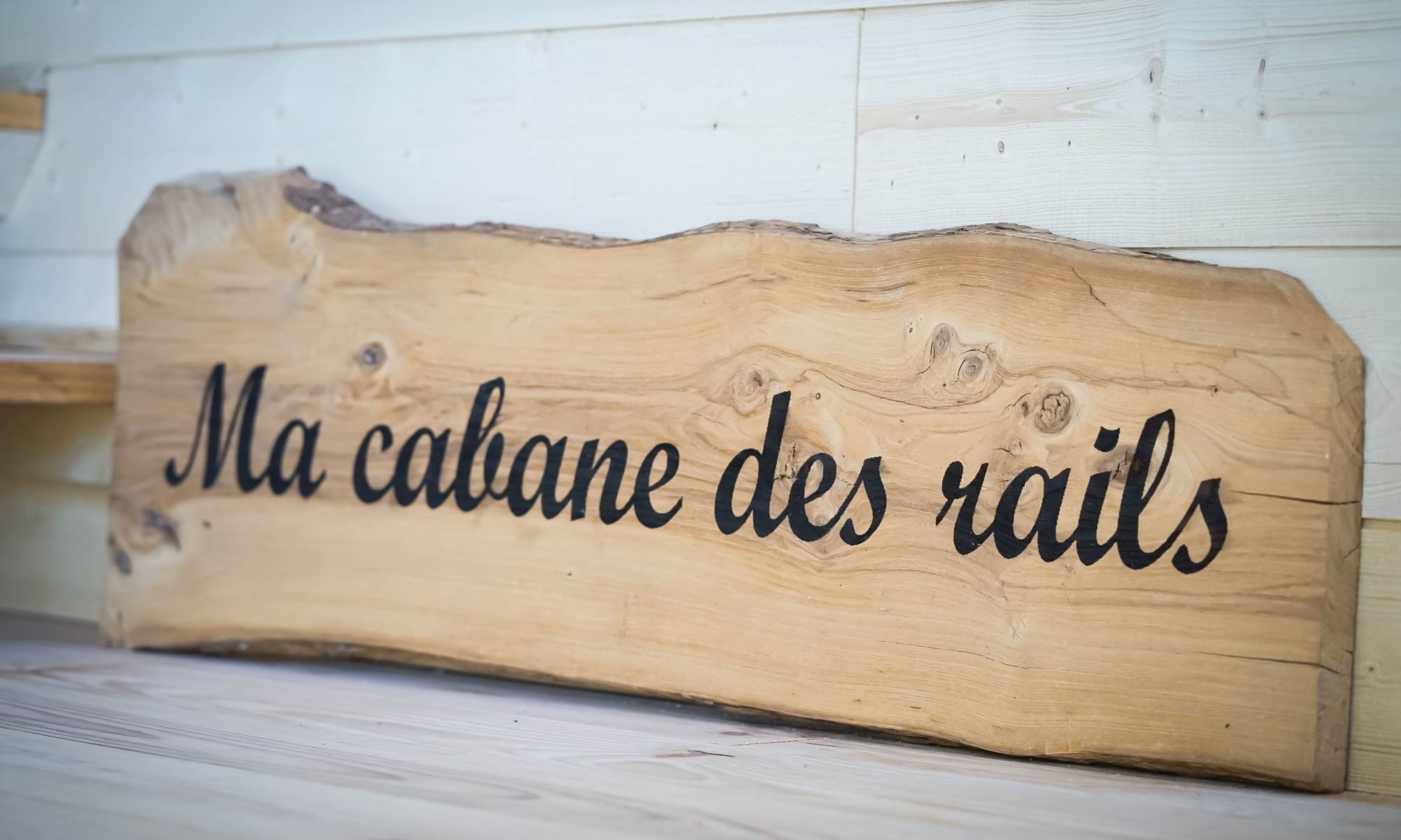 Bienvenue à "Il était une fois... au coeur de nos bois" dans "Ma cabane des rails"