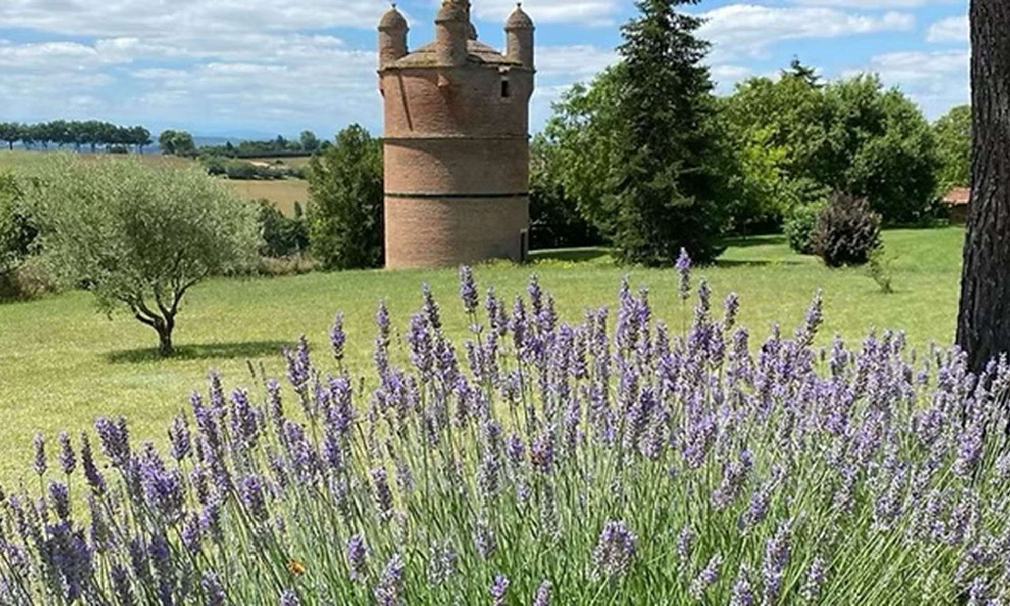 pigeonnier-monument-historique-manoir-du-bouyssou-cintegabelle