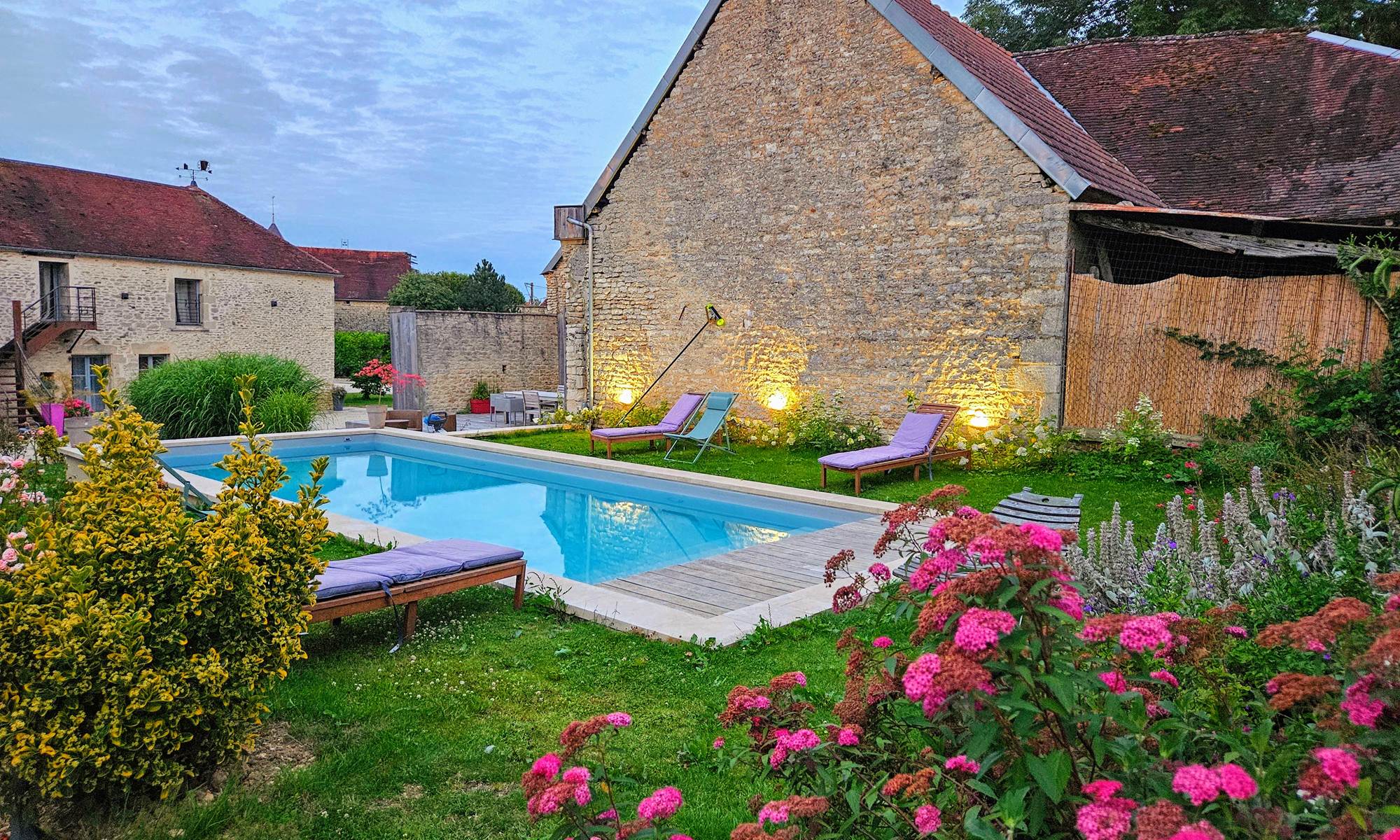 Piscine et jardin
