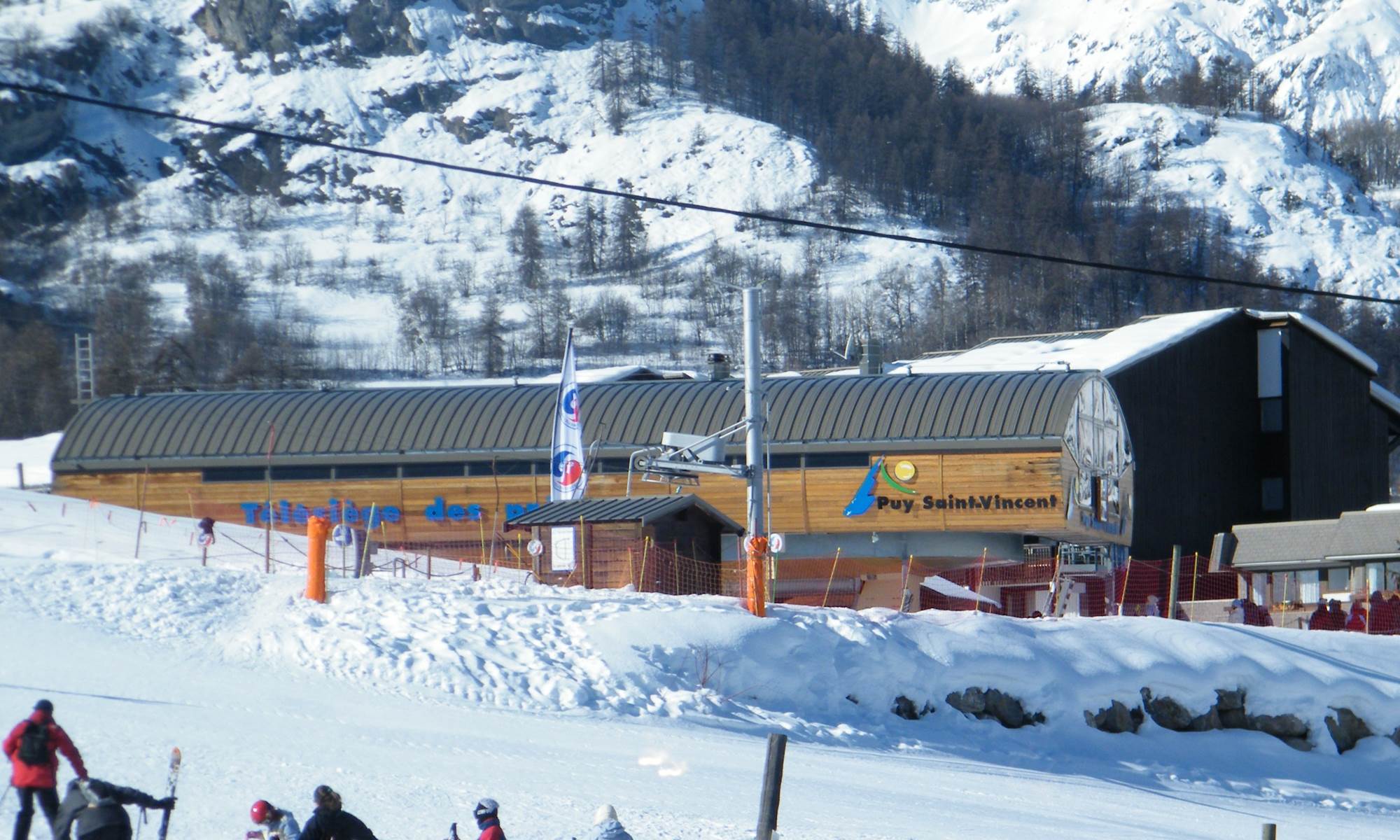 retour à l'hôtel skis au pieds-galerie