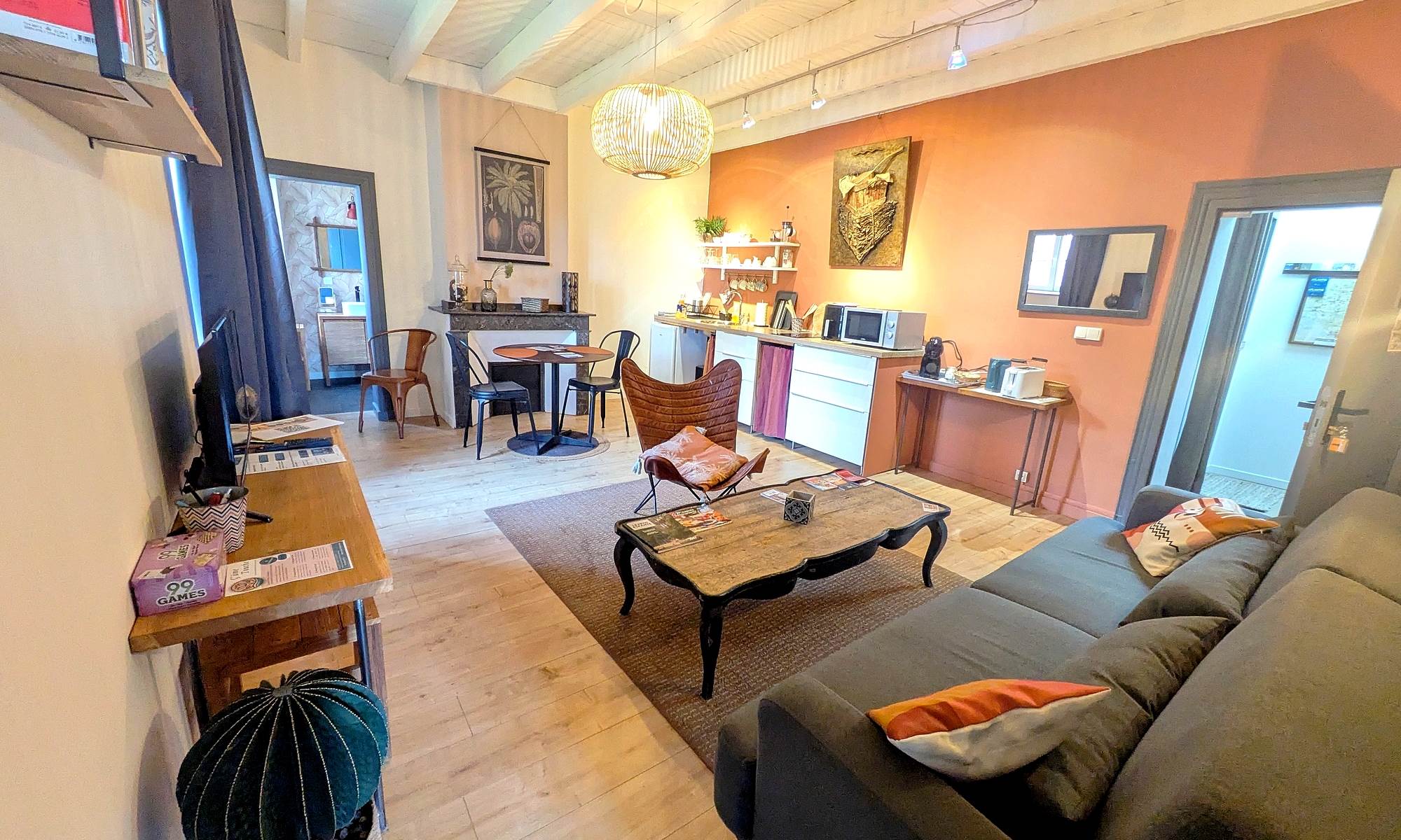 16 bis gite hotel-albi-marssac-salon-salle à manger-cuisinne équipée-appartement-galerie