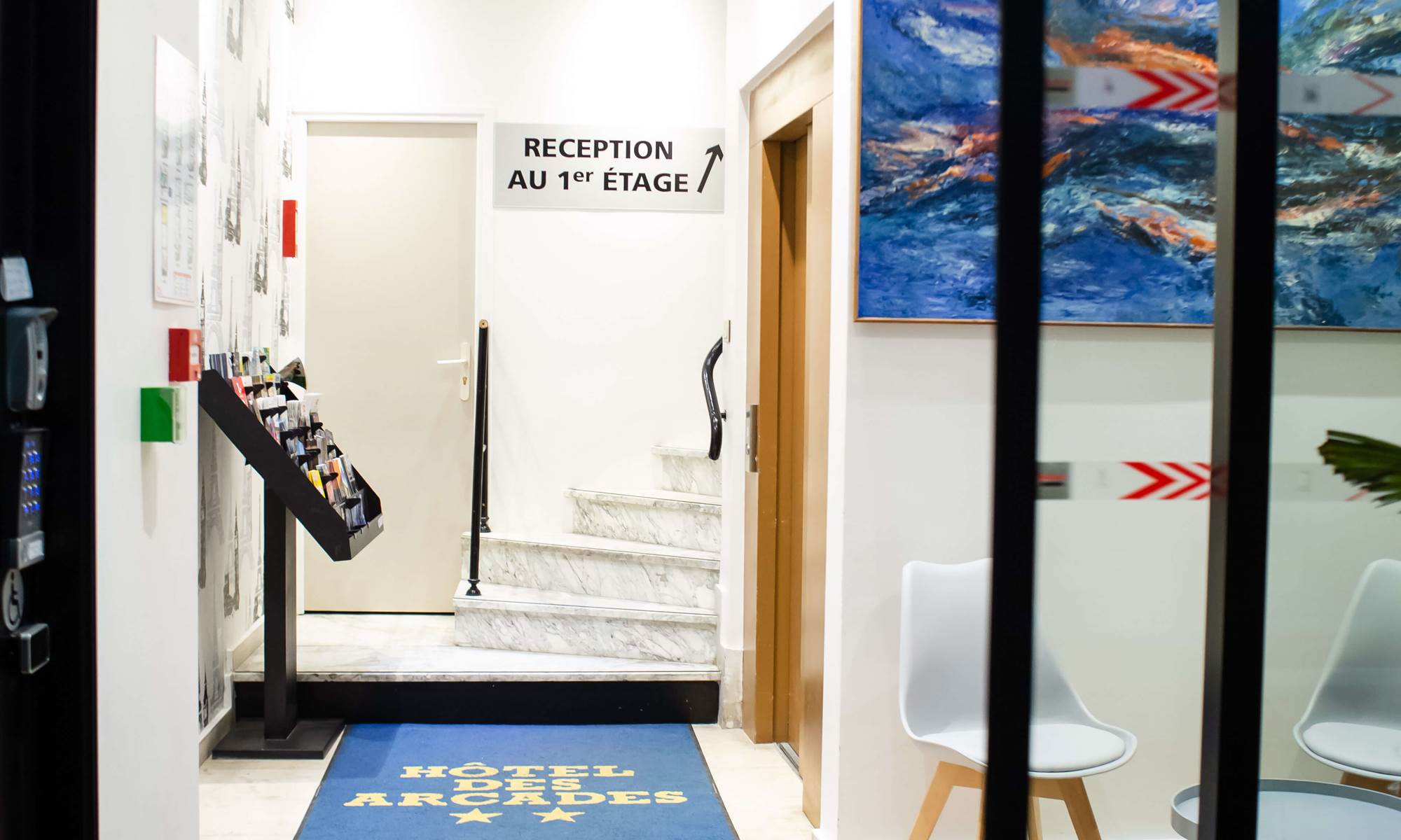 hotel-des-arcades-reims-chambre-double-deluxe-climatisation-champagne-parking-galerie