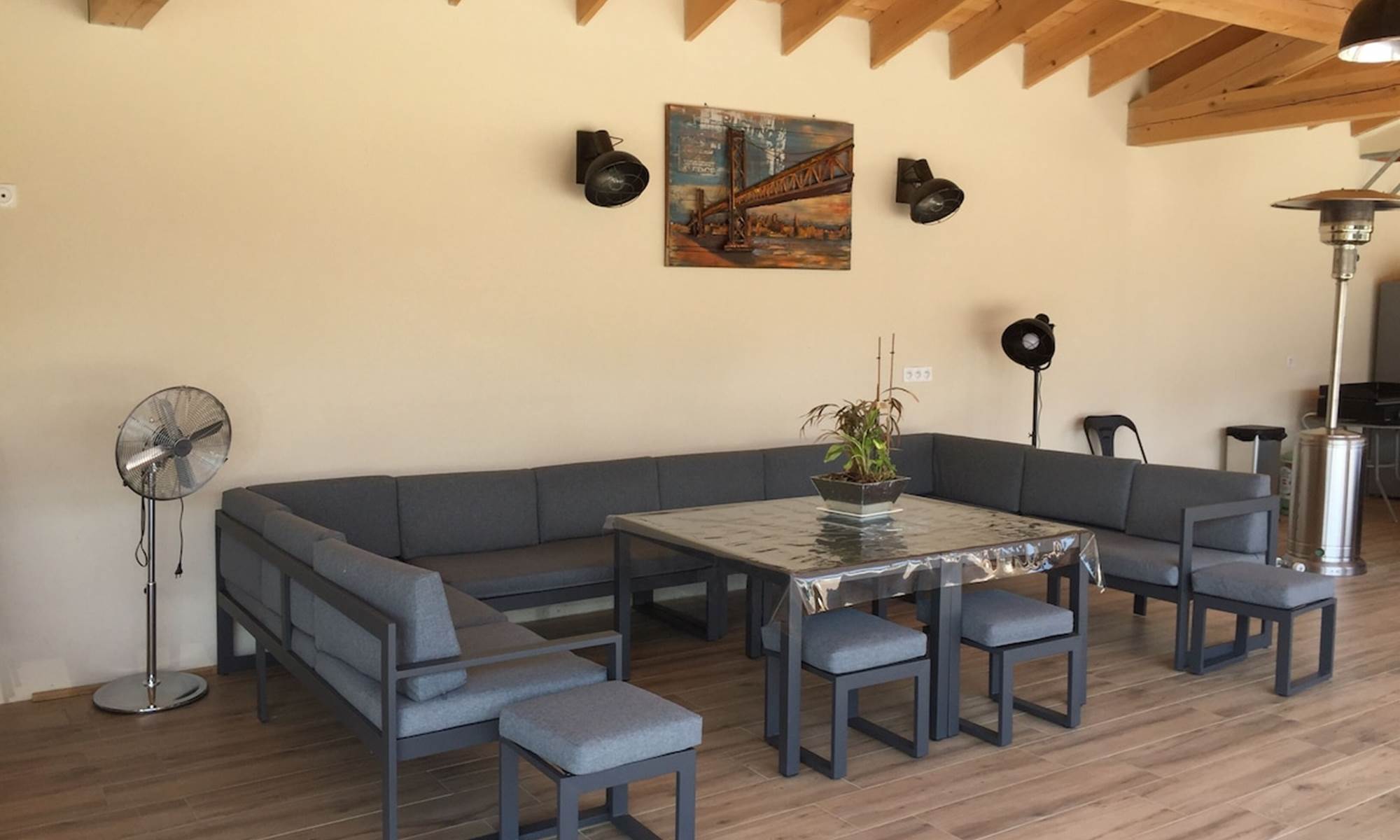 SALON DE JARDIN POOL HOUSE